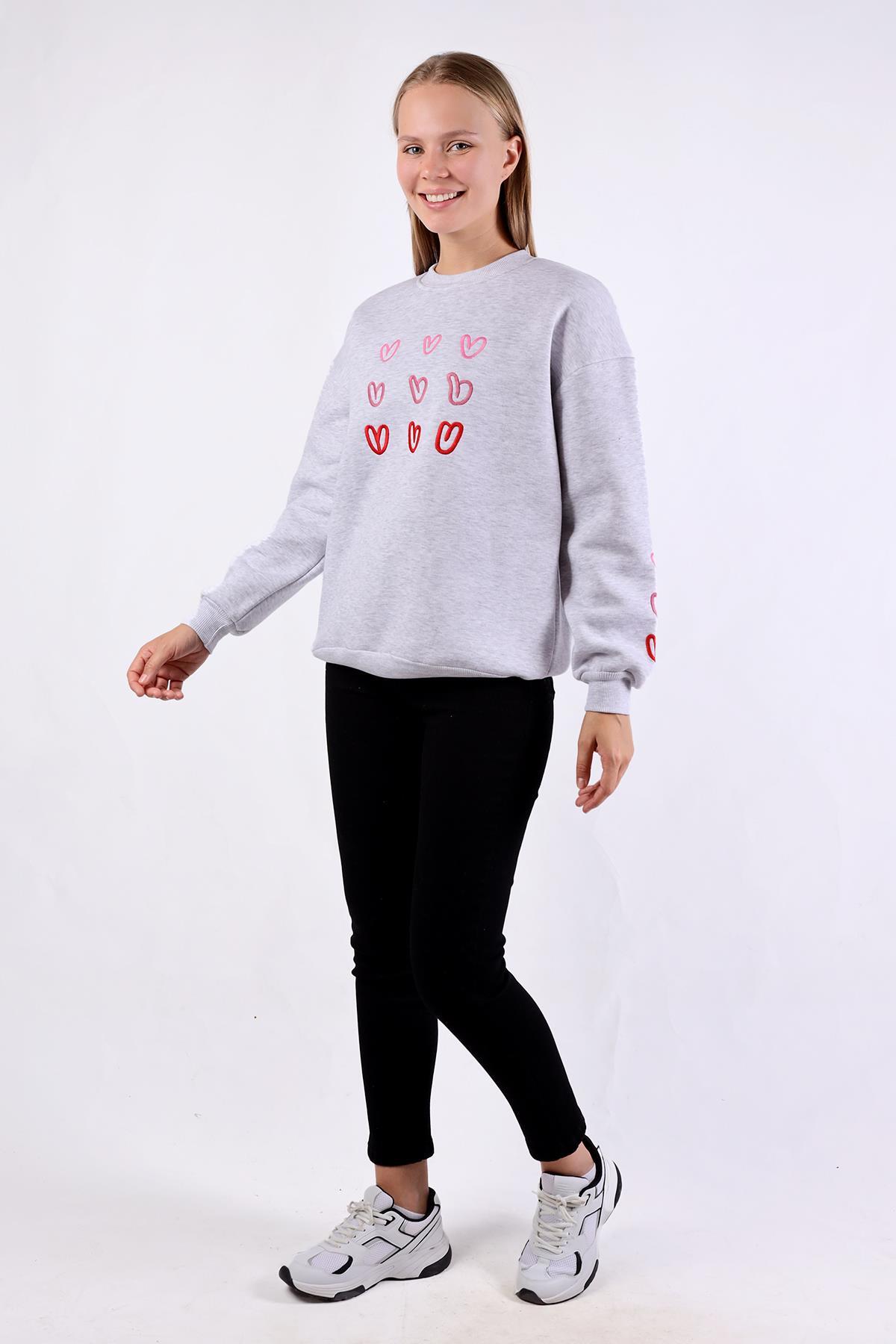 9175M Bisiklet Yaka Kalp Nakışlı Sweat Gri - 8