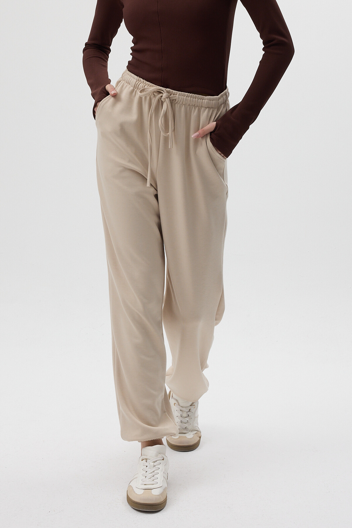 Bej Paçası Lastikli Büzgülü Kadın Eşofman Altı 9213M - 2