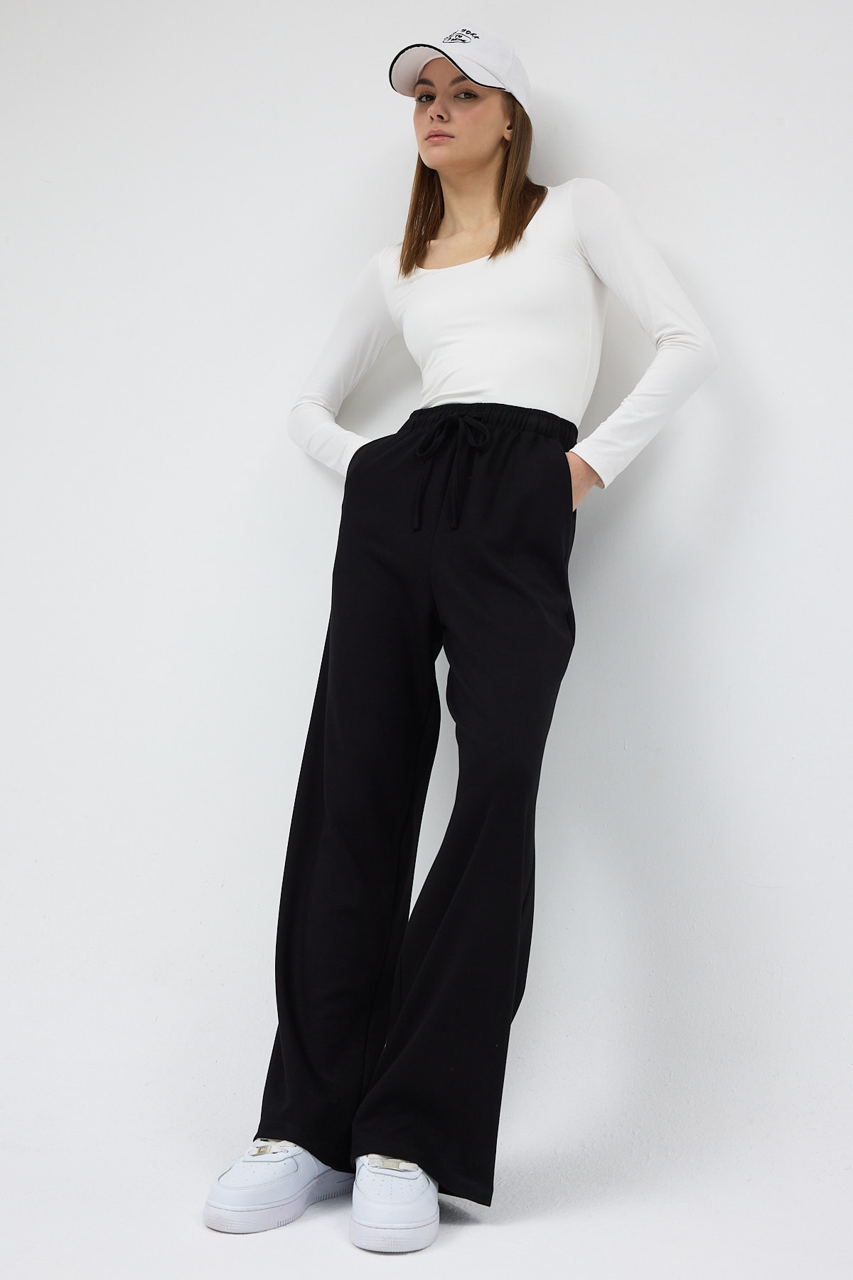 Siyah Bel Lastikli Geniş Paça Kadın Eşofman Altı 9214M 