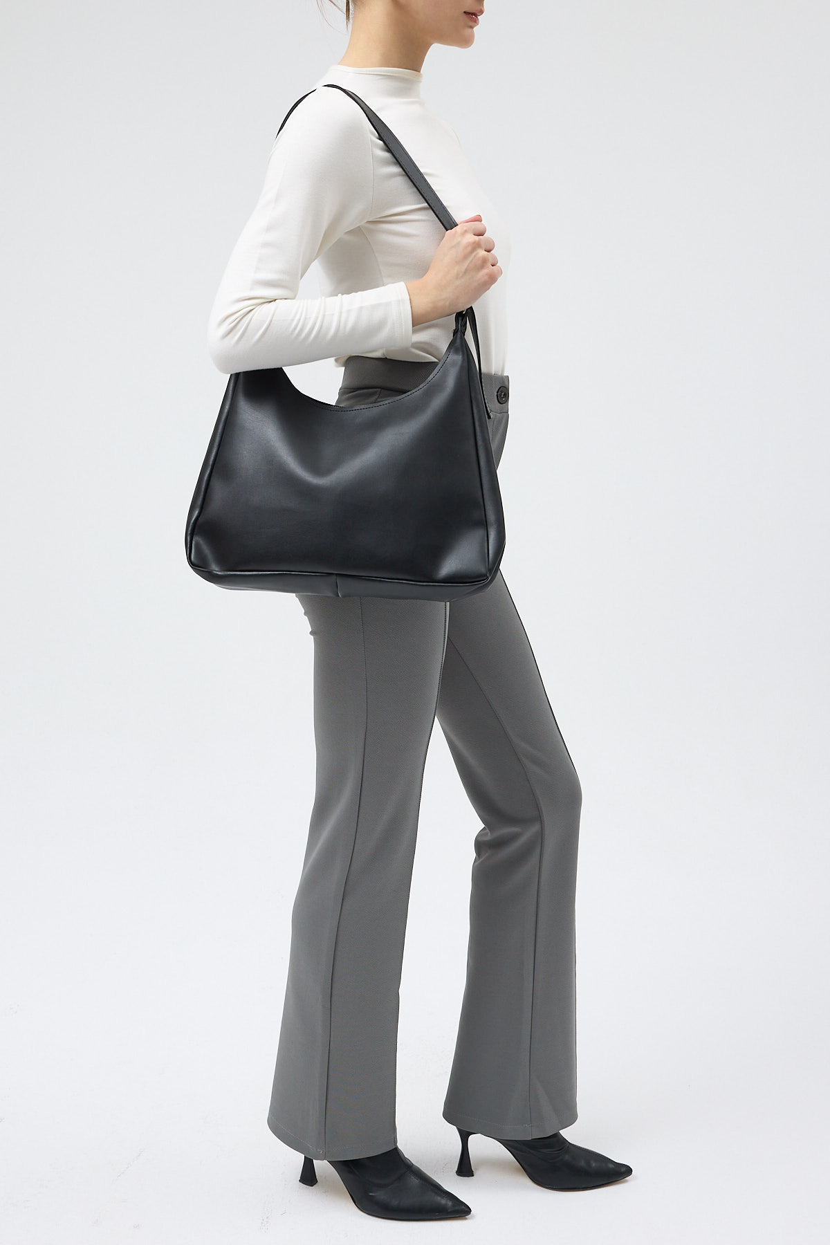 Siyah Suni Deri Oval Formlu Omuz Askılı Kadın Çantası 9224 - RAYS