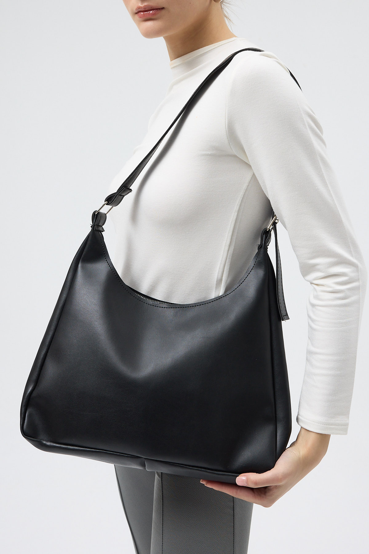 Siyah Suni Deri Oval Formlu Omuz Askılı Kadın Çantası 9224 - RAYS (1)