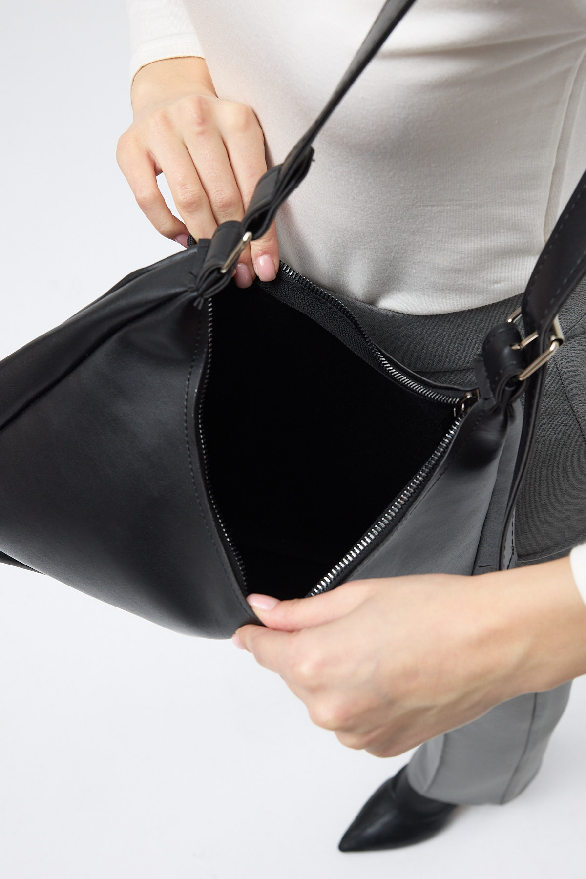 Siyah Suni Deri Oval Formlu Omuz Askılı Kadın Çantası 9224 - 4