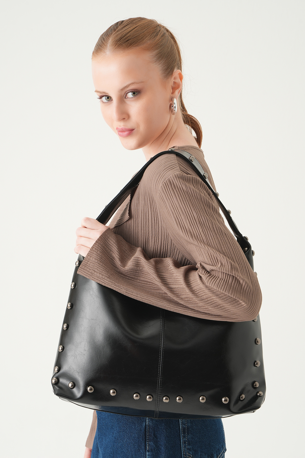 Siyah Zımbalı Omuz Çantası 9225 