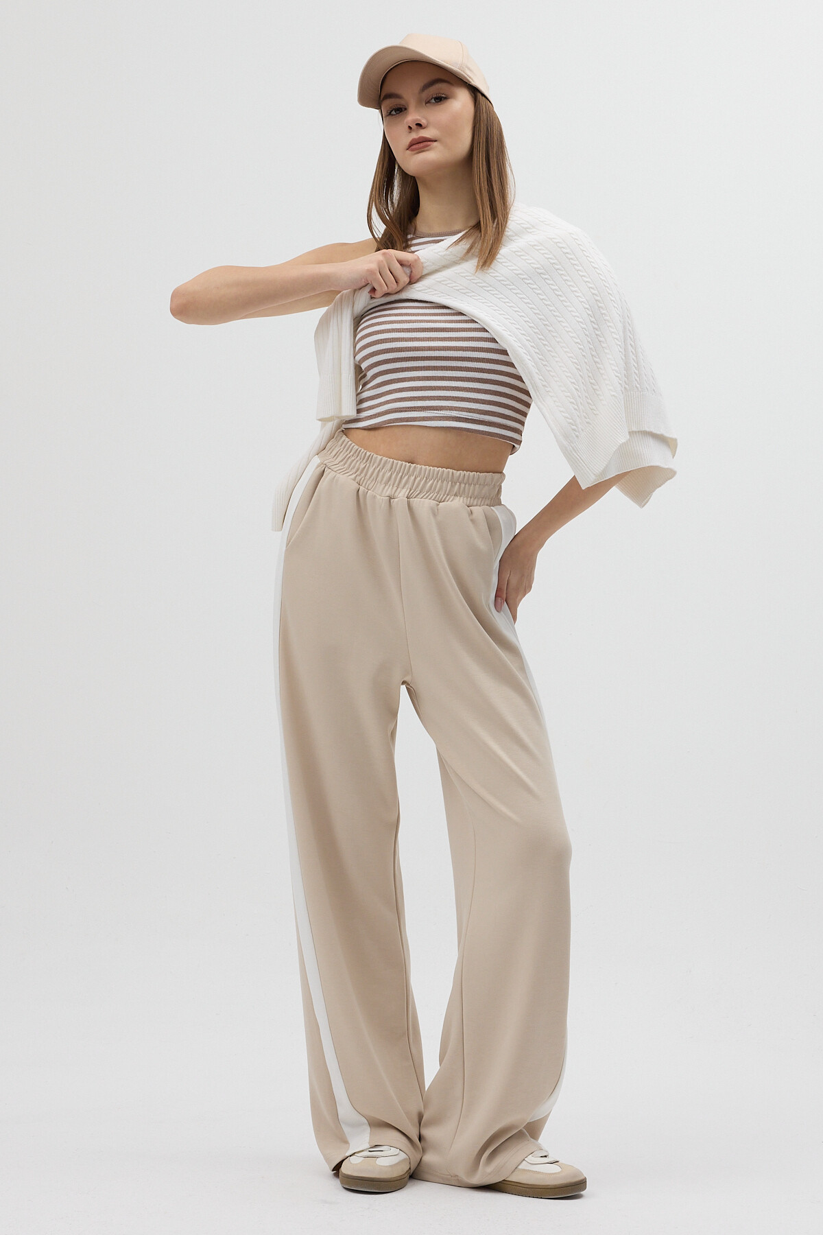 Bej Yanları Şeritli Bel Lastikli Geniş Paça Kadın Eşofman Altı 9226M - 8
