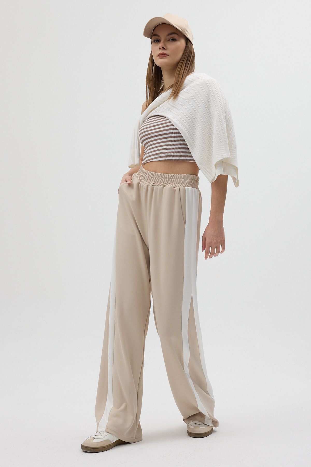 Bej Yanları Şeritli Bel Lastikli Geniş Paça Kadın Eşofman Altı 9226M - 2