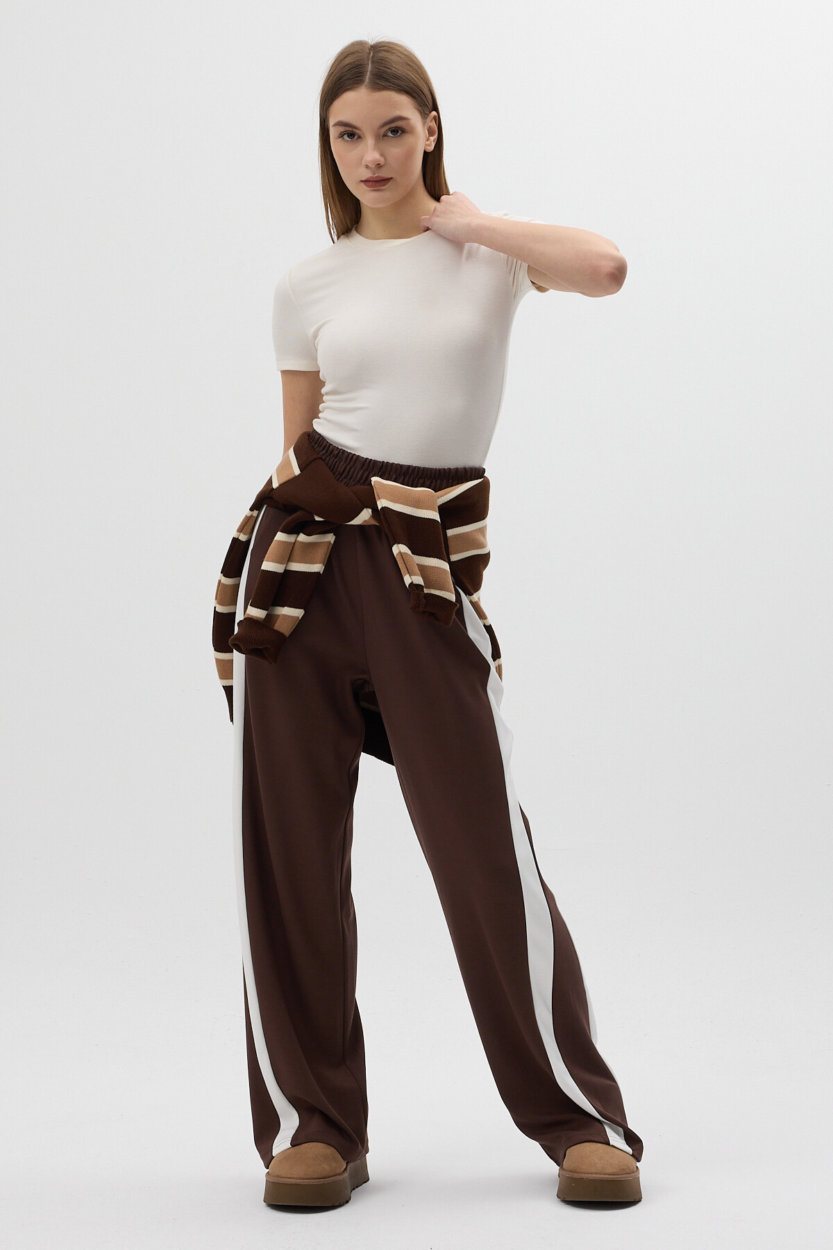 Kahverengi Yanları Şeritli Bel Lastikli Geniş Paça Kadın Eşofman Altı 9226M - 6