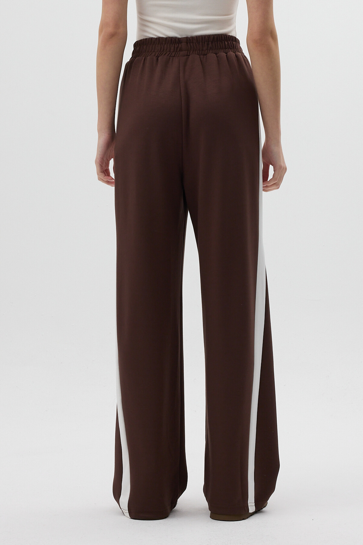 Kahverengi Yanları Şeritli Bel Lastikli Geniş Paça Kadın Eşofman Altı 9226M - 5