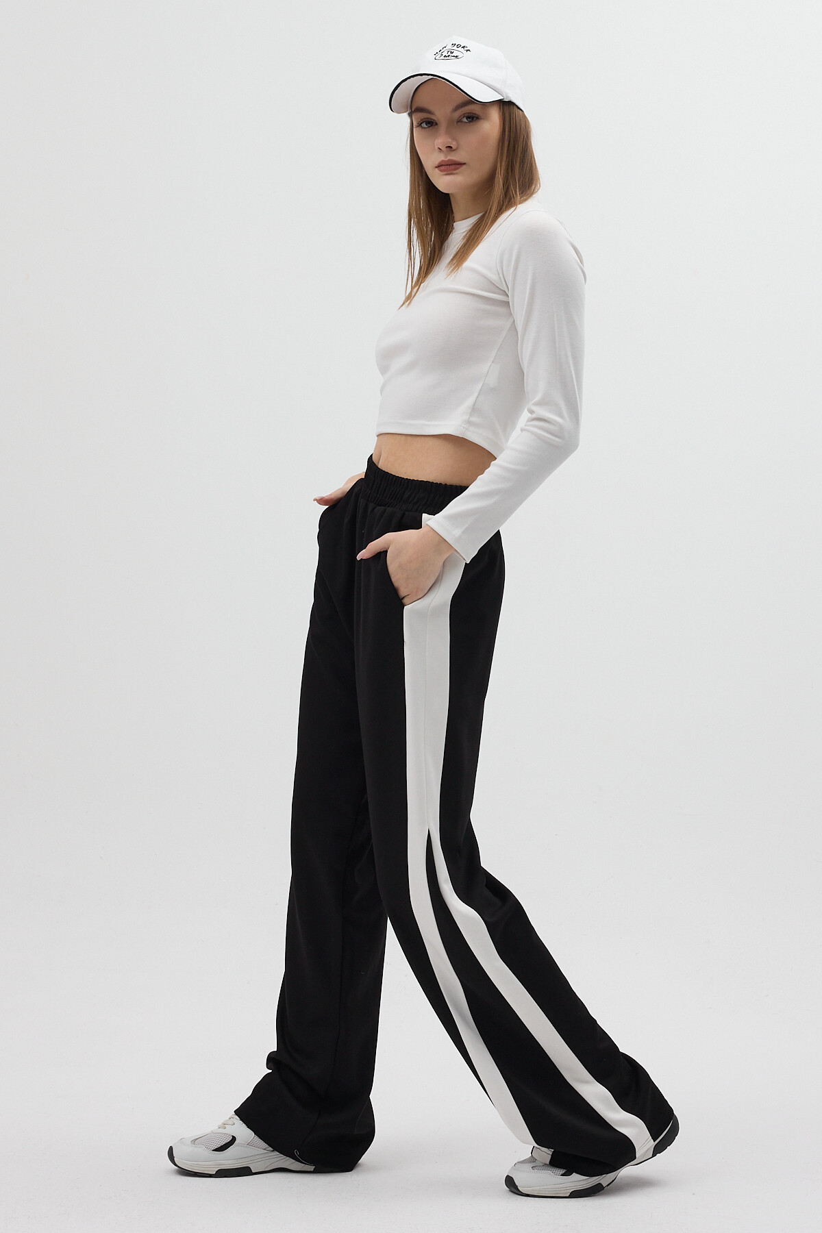 Siyah Yanları Şeritli Bel Lastikli Geniş Paça Kadın Eşofman Altı 9226M - RAYS