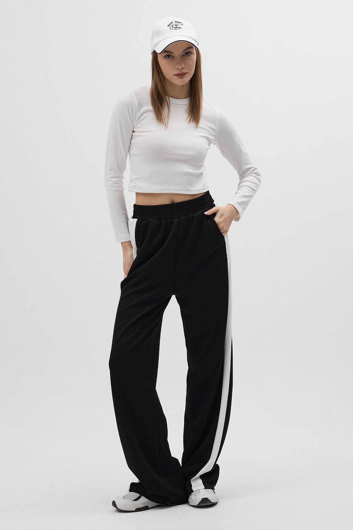 Siyah Yanları Şeritli Bel Lastikli Geniş Paça Kadın Eşofman Altı 9226M - 2