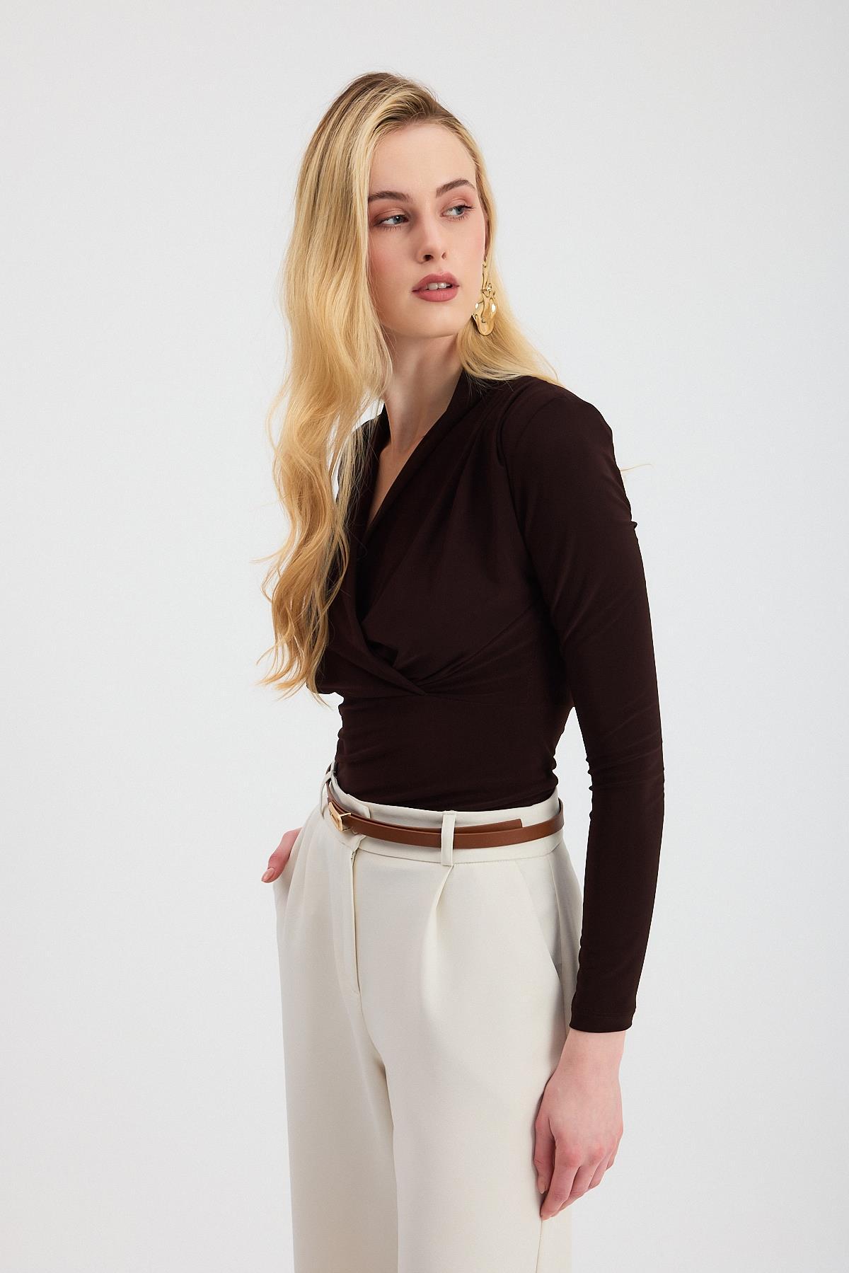 9256 Kruvaze Yaka Vatkalı Bluz Kahve - 6