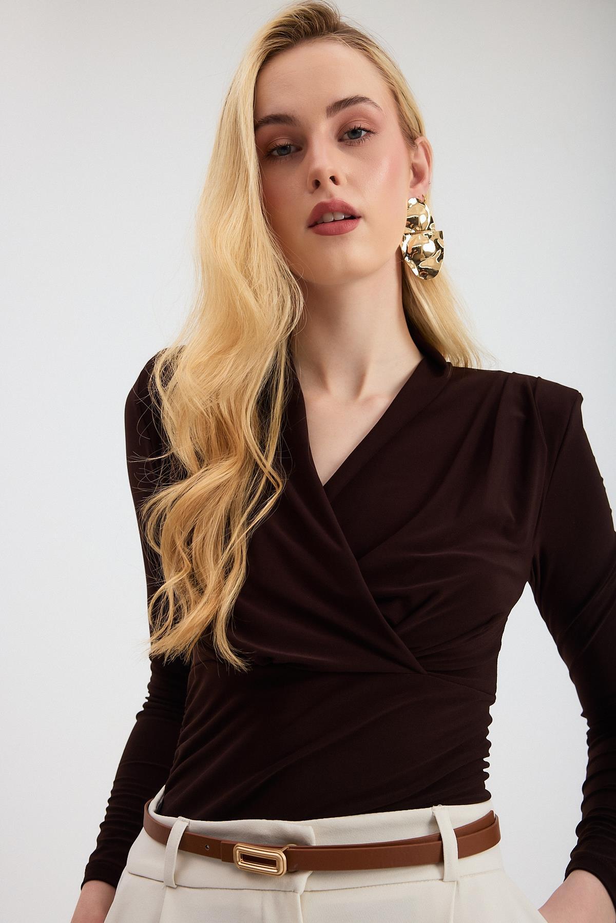 9256 Kruvaze Yaka Vatkalı Bluz Kahve - 7