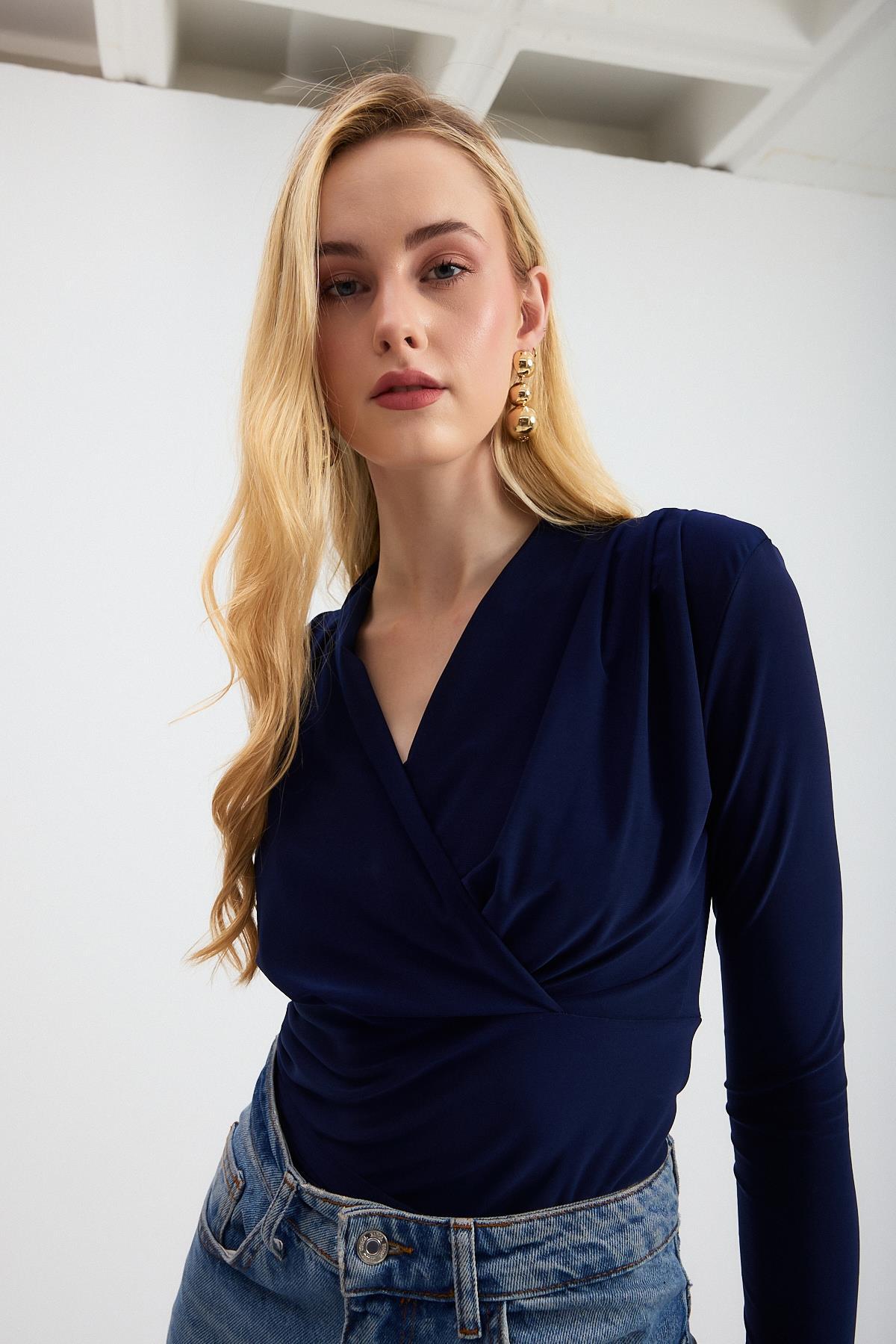 9256 Kruvaze Yaka Vatkalı Bluz Laci - 4