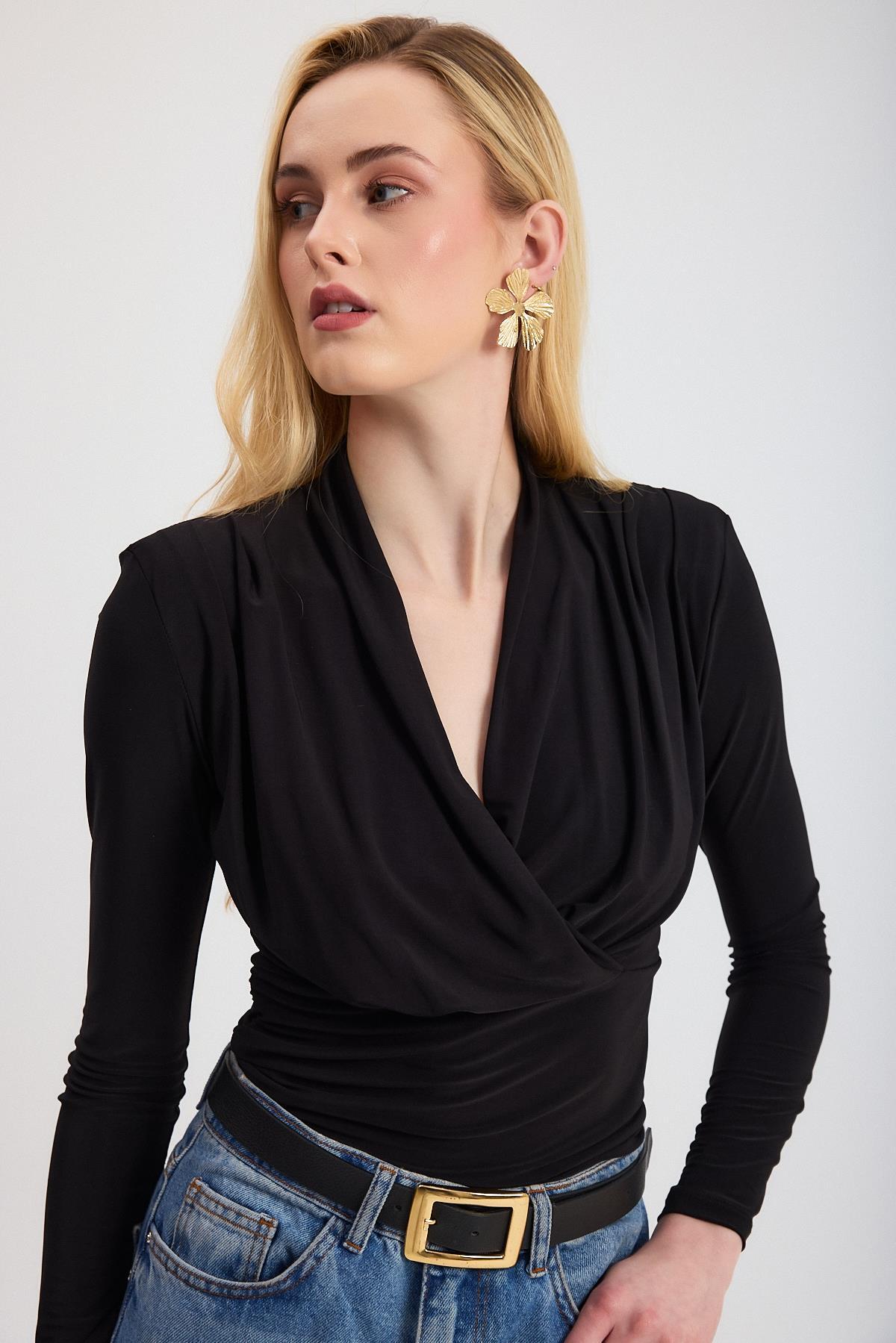 9256 Kruvaze Yaka Vatkalı Bluz Siyah 