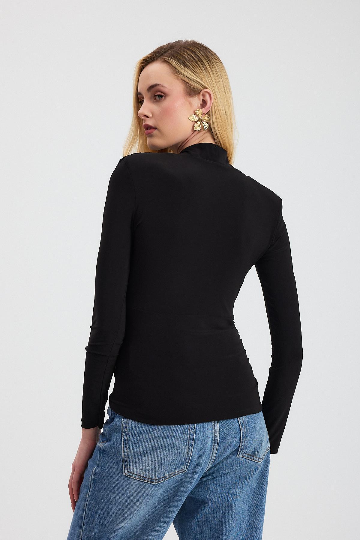 9256 Kruvaze Yaka Vatkalı Bluz Siyah - 5