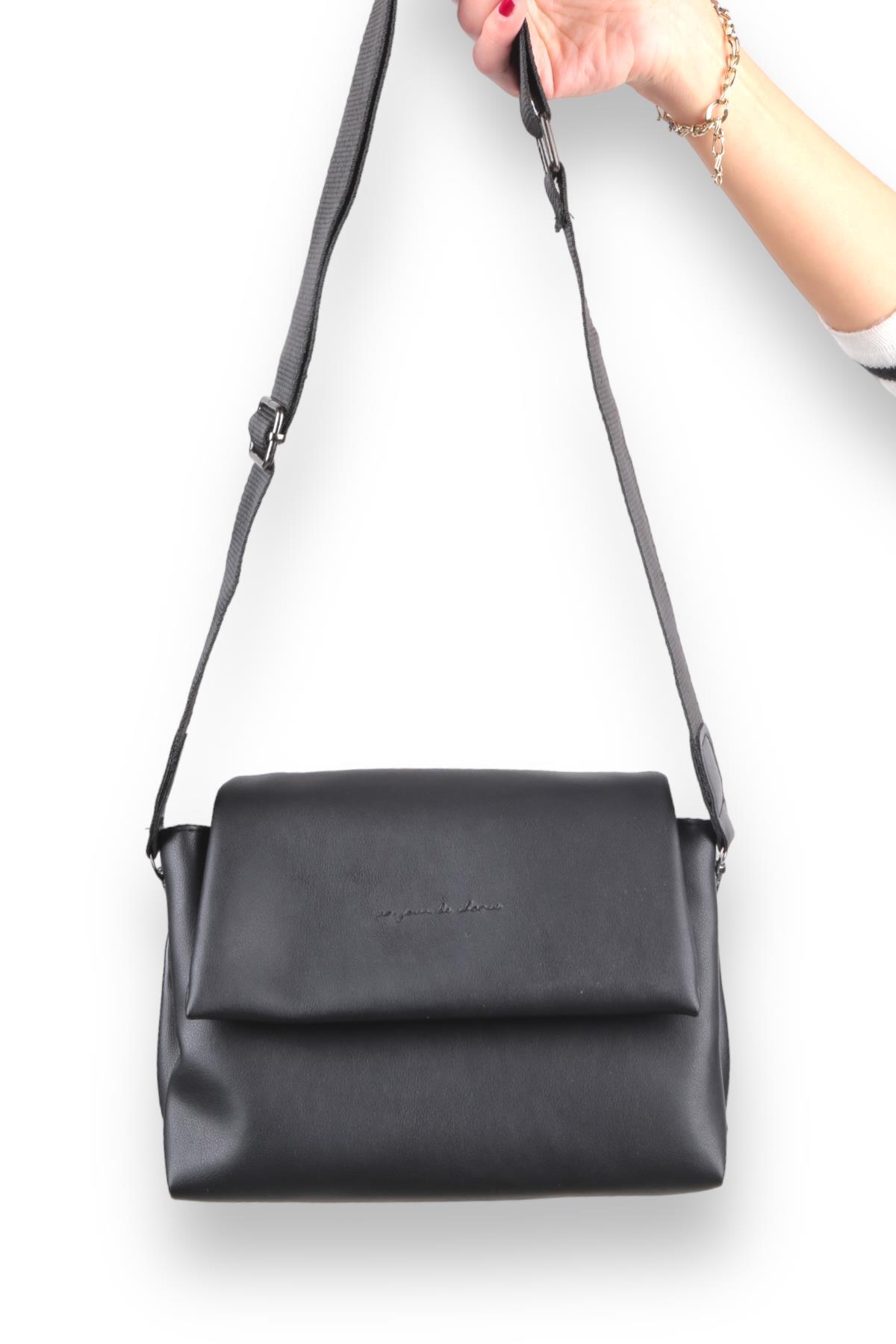 9289 Kapaklı Omuz Çantası Siyah 