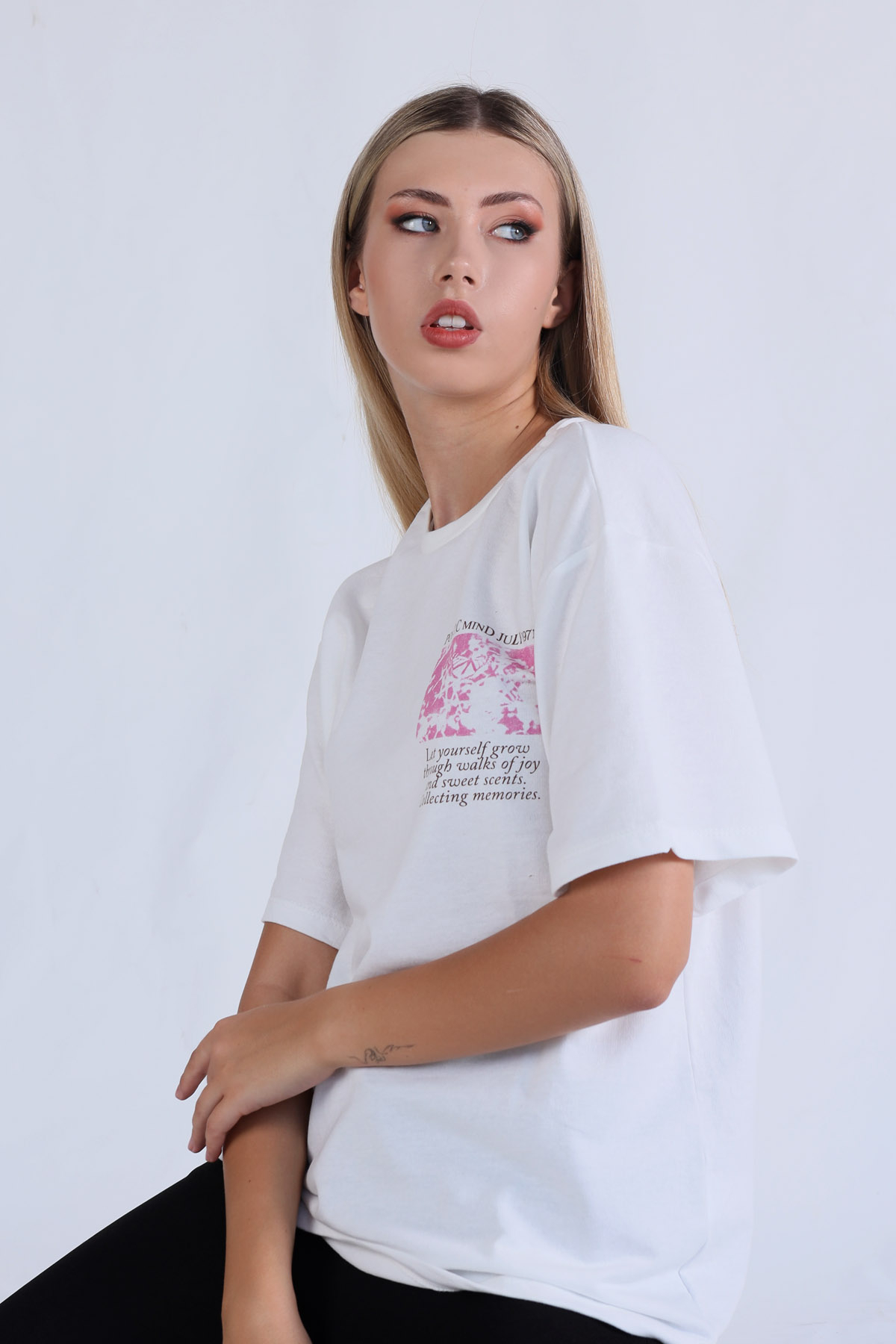 9377 Kelebek Görsel Tişört Ekru - 4