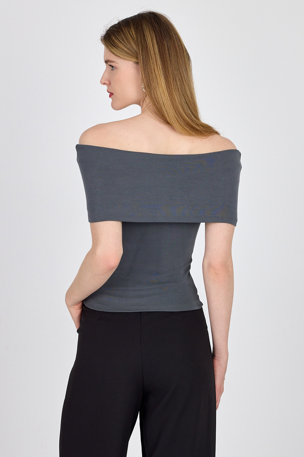 Antrasit Viskoz/Yumuşak Kumaş Madonna Yaka Toka Detaylı Bluz 1475 - 5