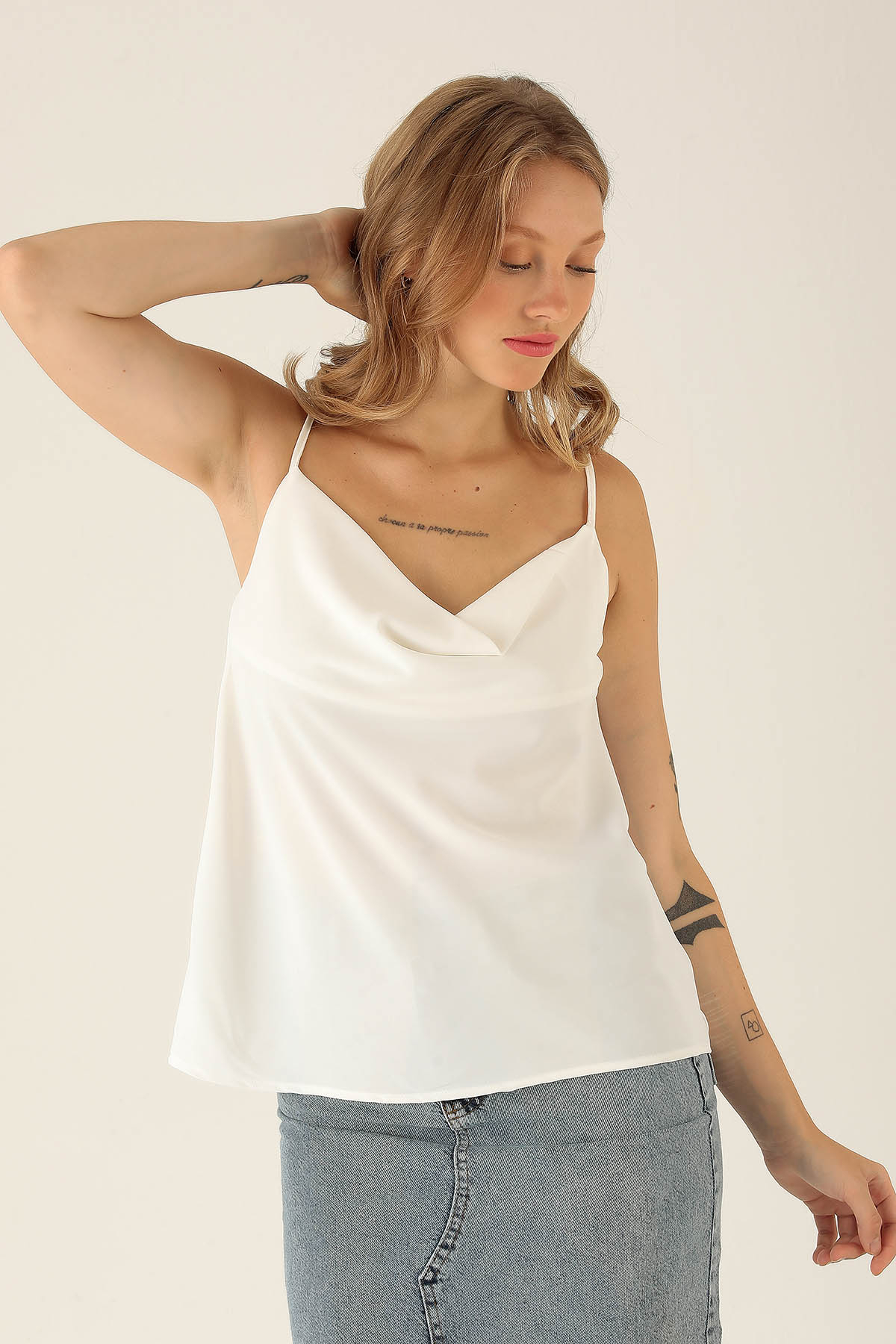 Askılı Degaje Yaka Bluz - 947 Beyaz - 2