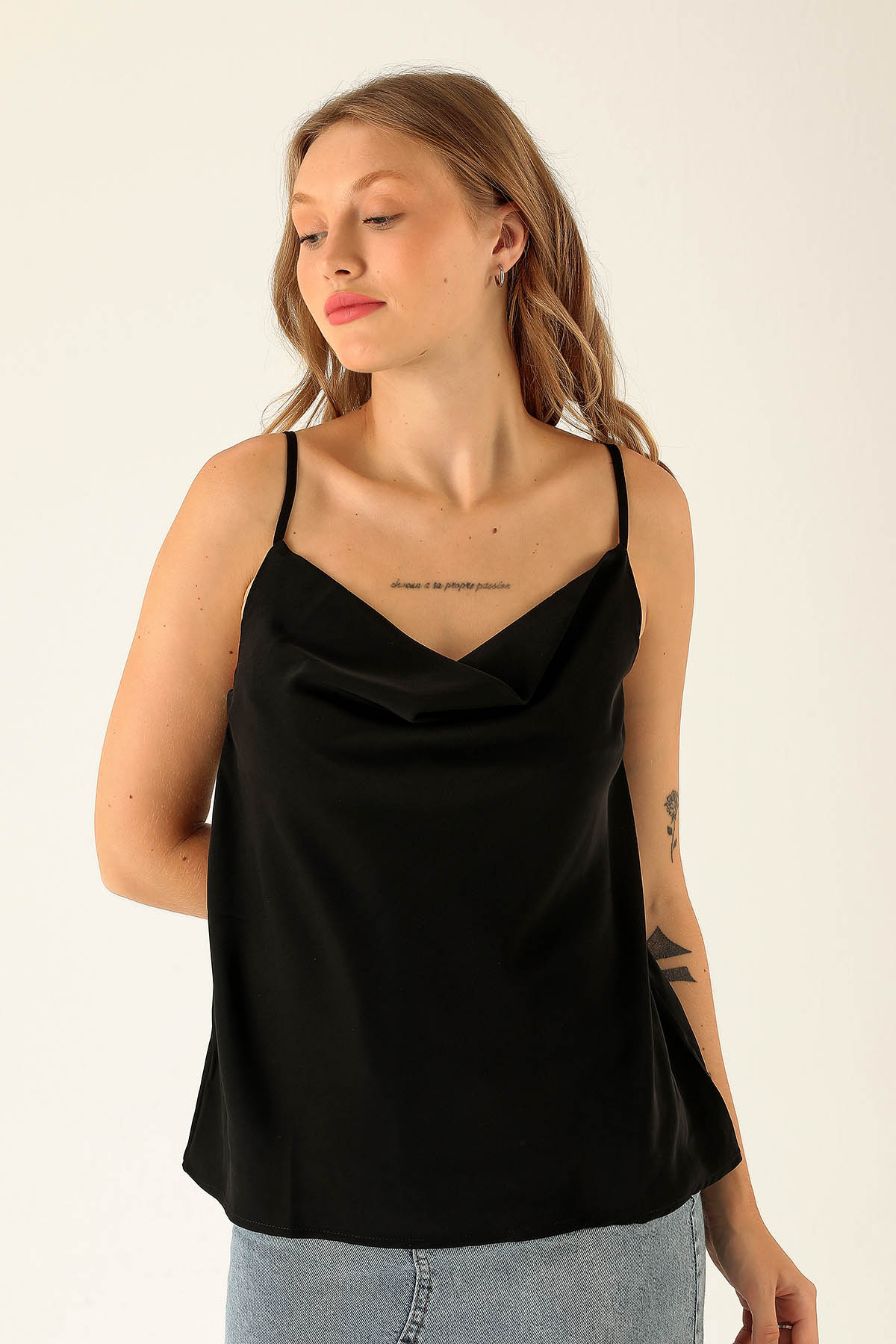 Askılı Degaje Yaka Bluz - 947 Siyah - 2