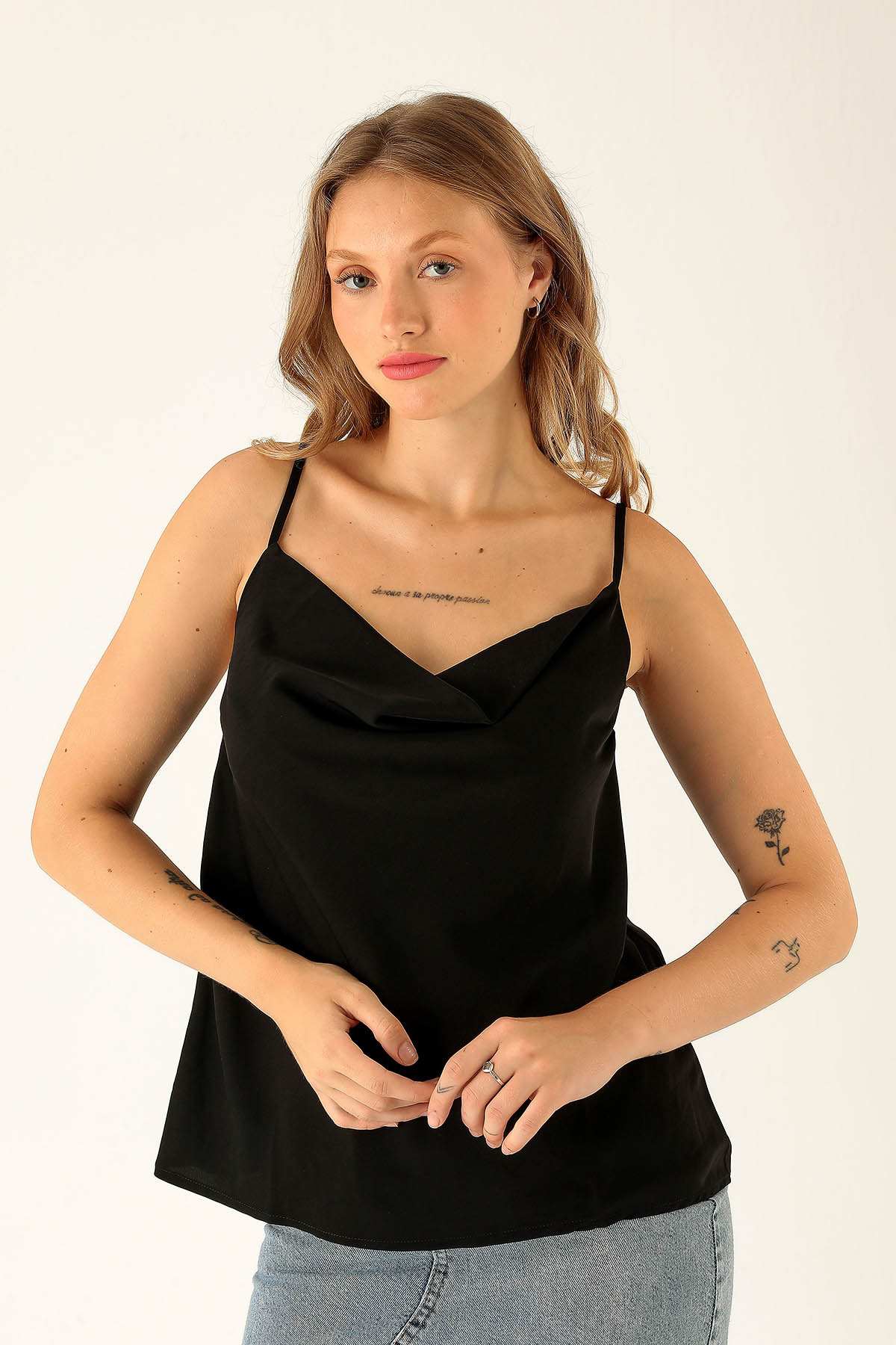 Askılı Degaje Yaka Bluz - 947 Siyah - 1