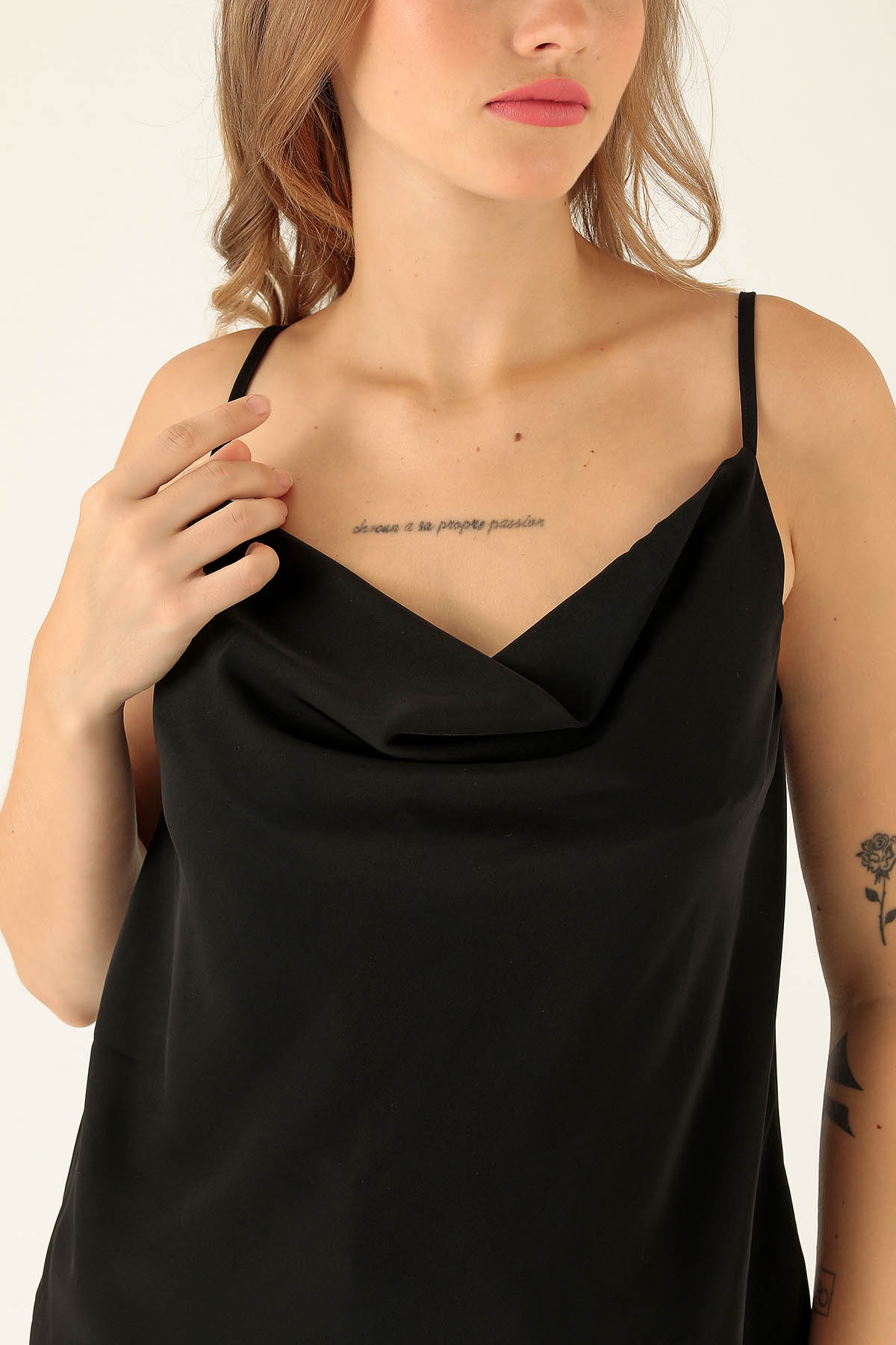 Askılı Degaje Yaka Bluz - 947 Siyah - 6