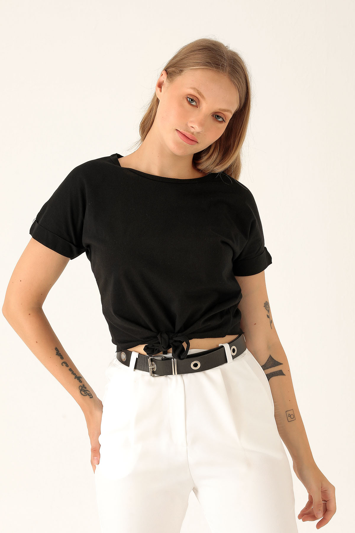 Bağlama Detaylı Kısa Bayan Tişort - 8048M Siyah - 1