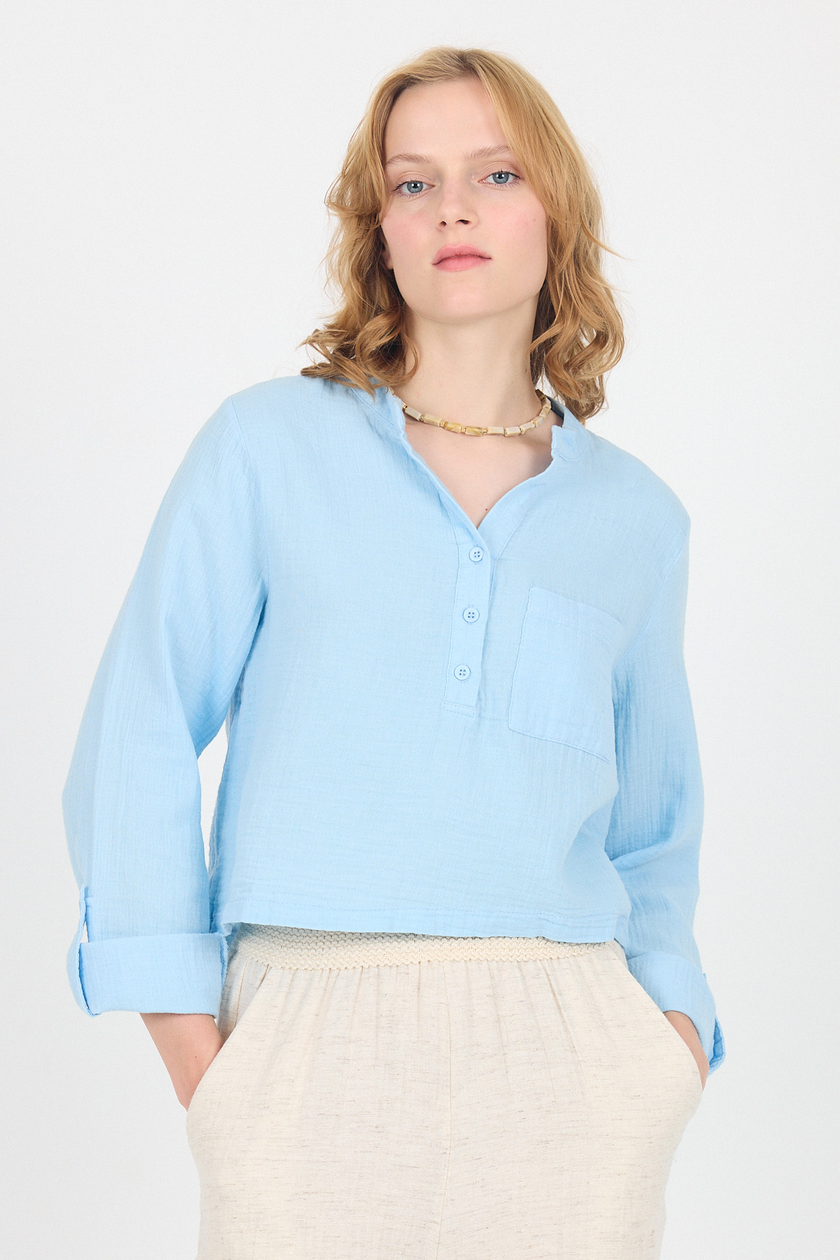 Bebe Mavi %100 Pamuk Keten Görünümlü Hakim Yaka Crop Gömlek 4702A - 1