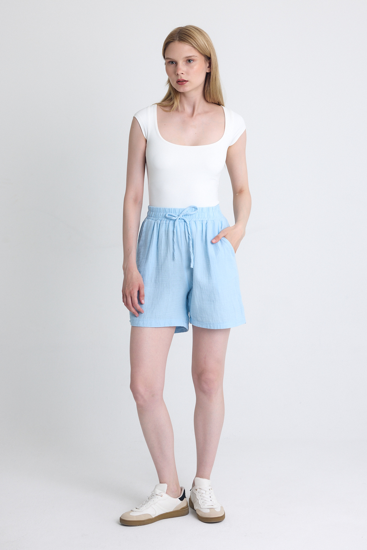 Bebe Mavi Beli Lastikli %100 Pamuk Müslin Şort 4769A - 1