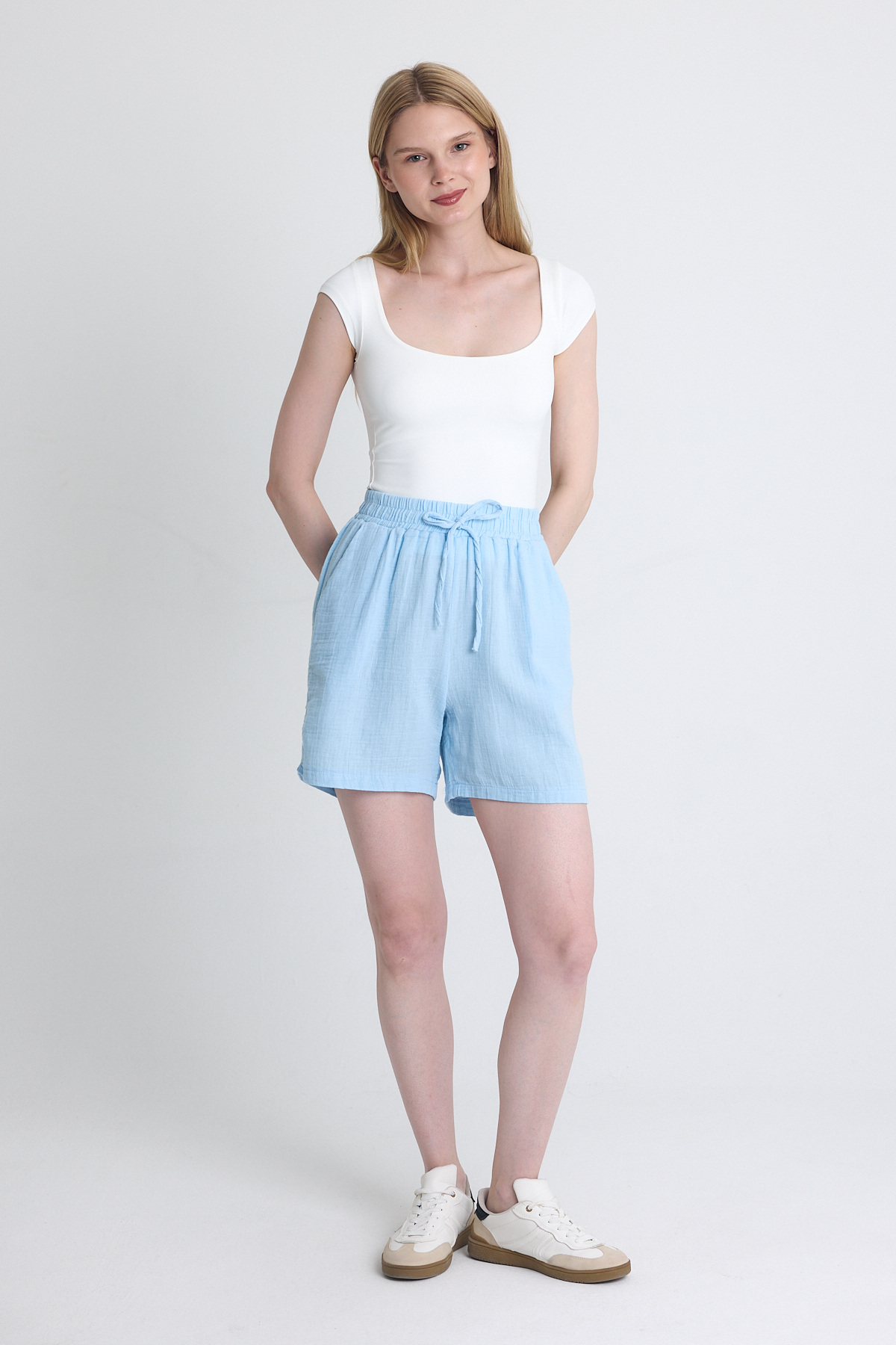Bebe Mavi Beli Lastikli %100 Pamuk Müslin Şort 4769A - 6
