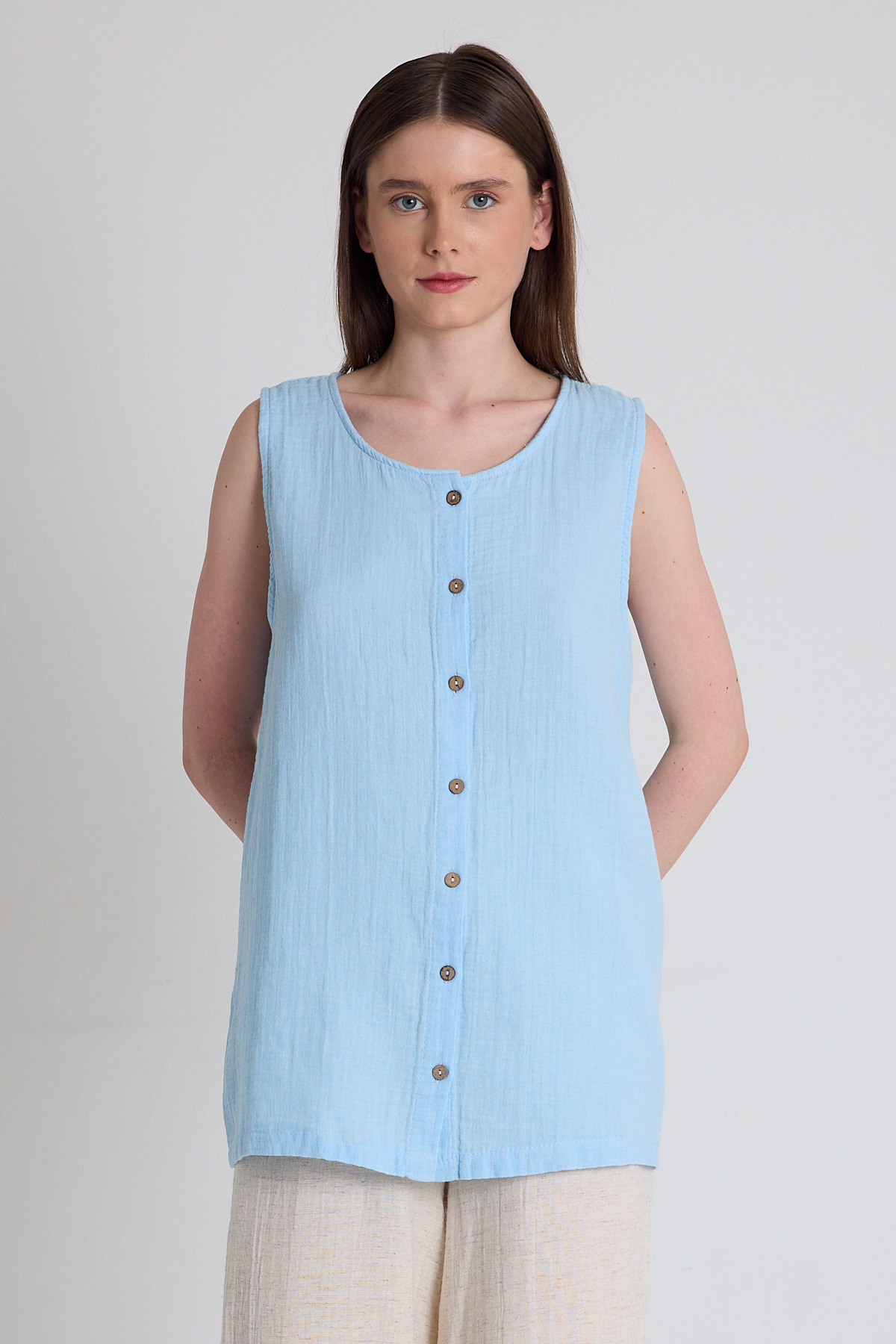 Bebe Mavi Keten Görünümlü %100 Pamuk Düğmeli Kolsuz Bluz 4808A - RAYS