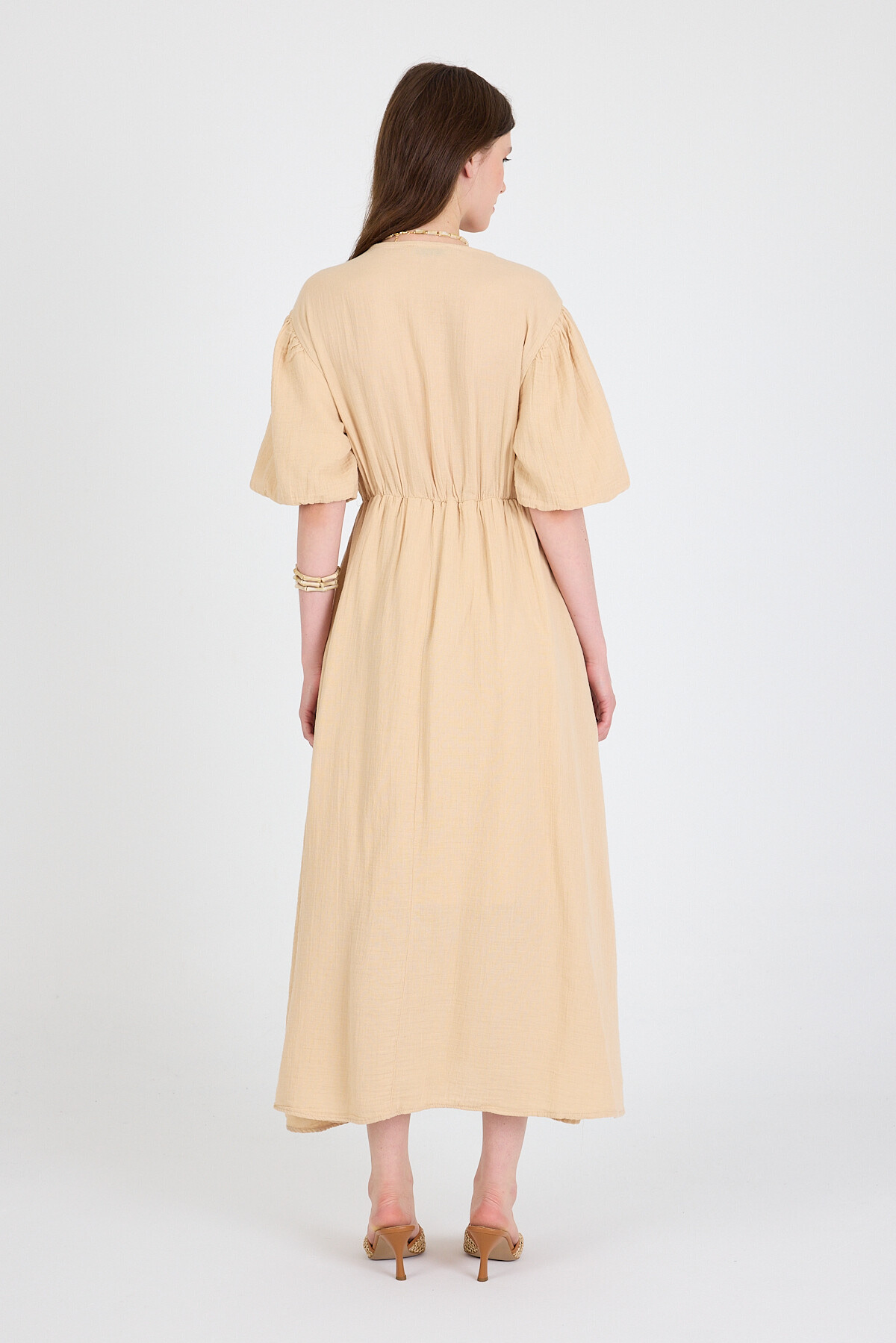 Bej %100 Pamuk Ön Bağlama Detaylı Midi Elbise 4785A - 5