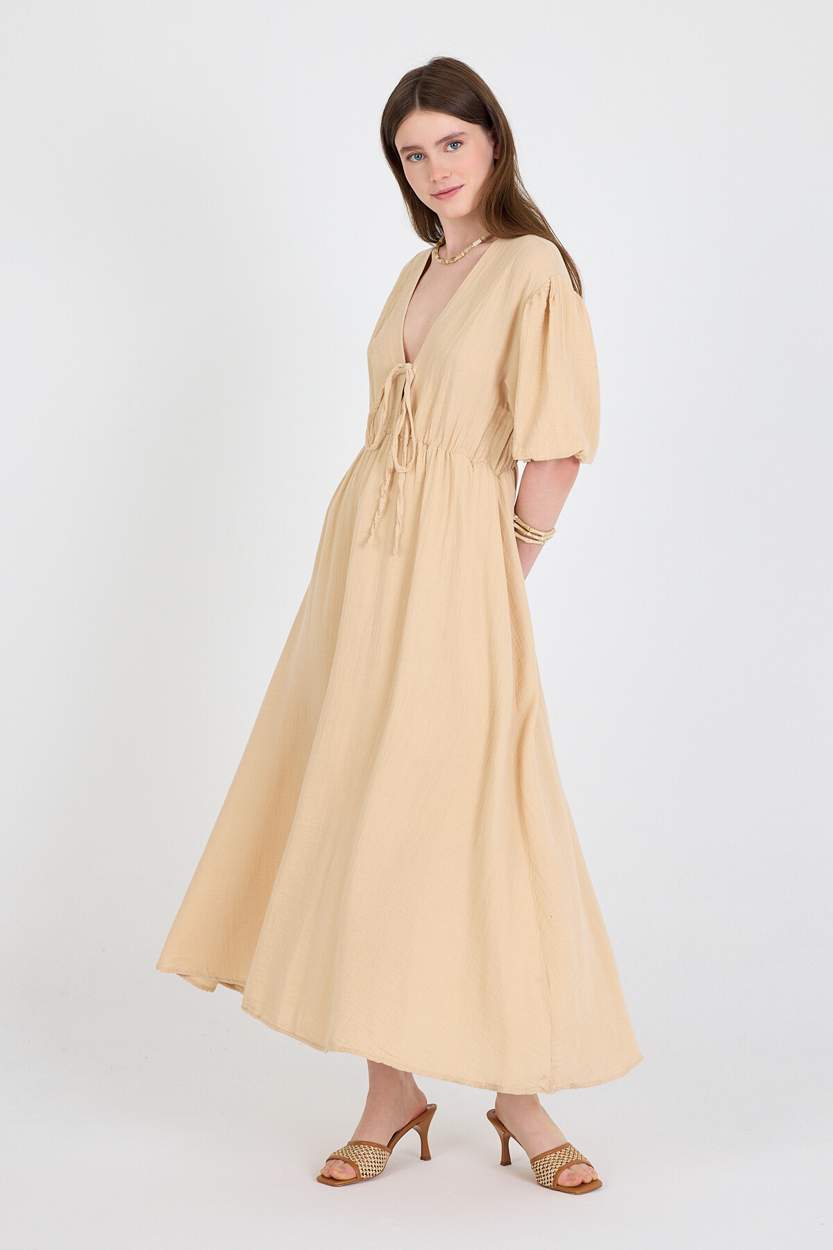 Bej %100 Pamuk Ön Bağlama Detaylı Midi Elbise 4785A - 1