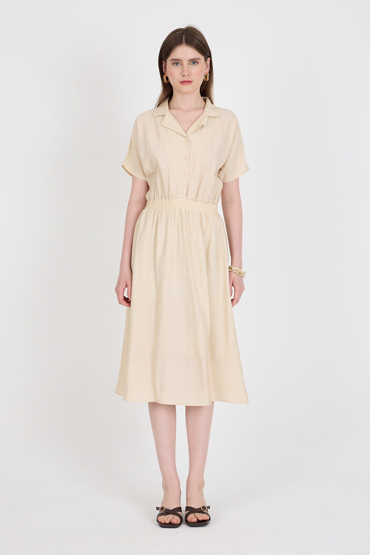 Bej Beli Lastikli Gömlek Yaka Kısa Kol Midi Elbise 4475A - RAYS