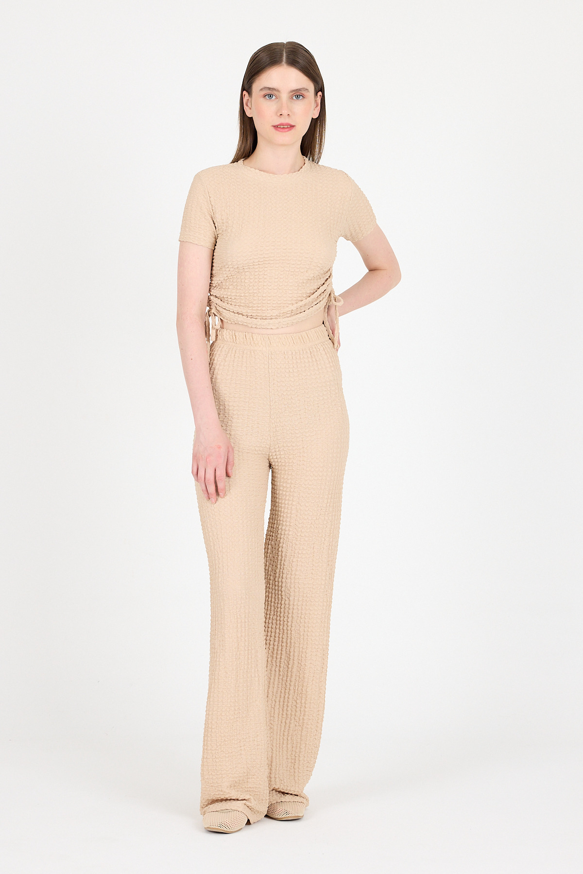 Bej Bürümcük Dokulu Büzgülü Crop ve Geniş Paça Pantolon Takımı 3001 - 1