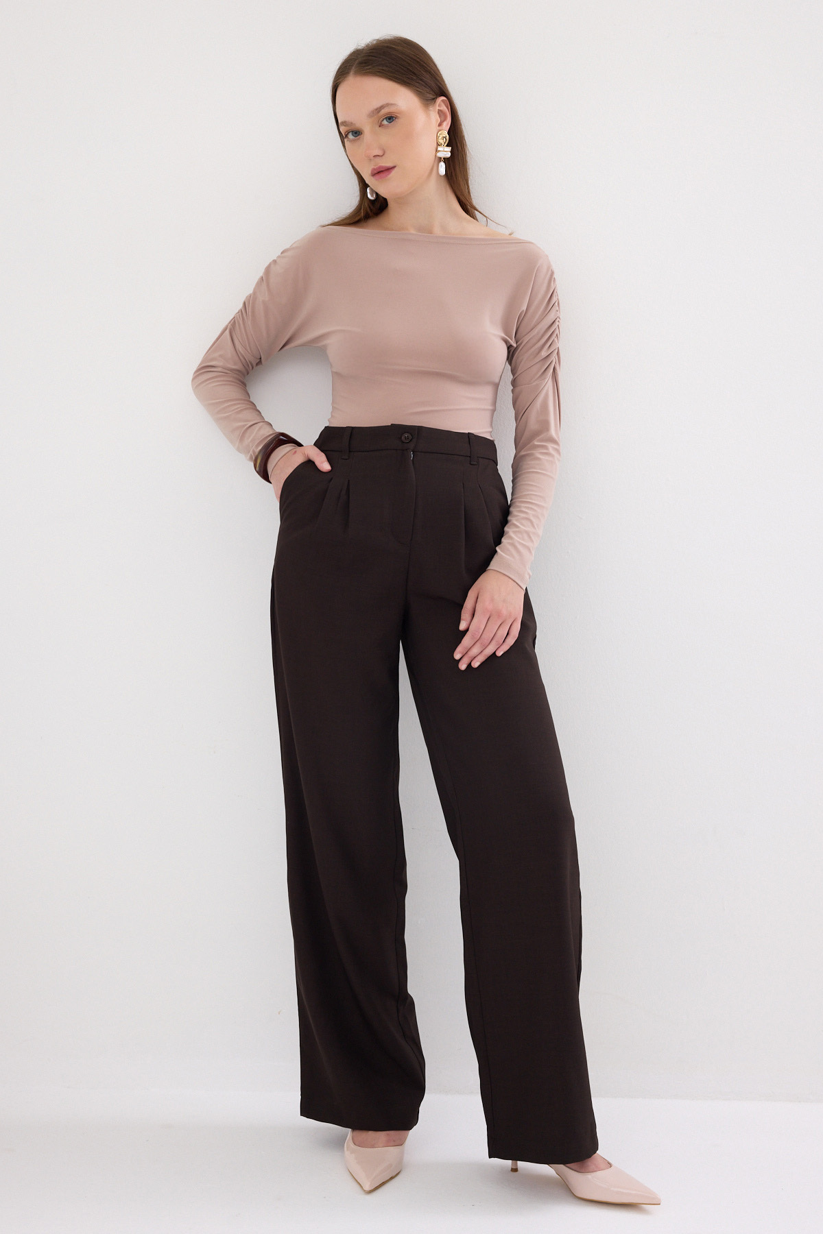 Bej Kayık Yaka Kol Büzgülü Bluz 2433 - 3