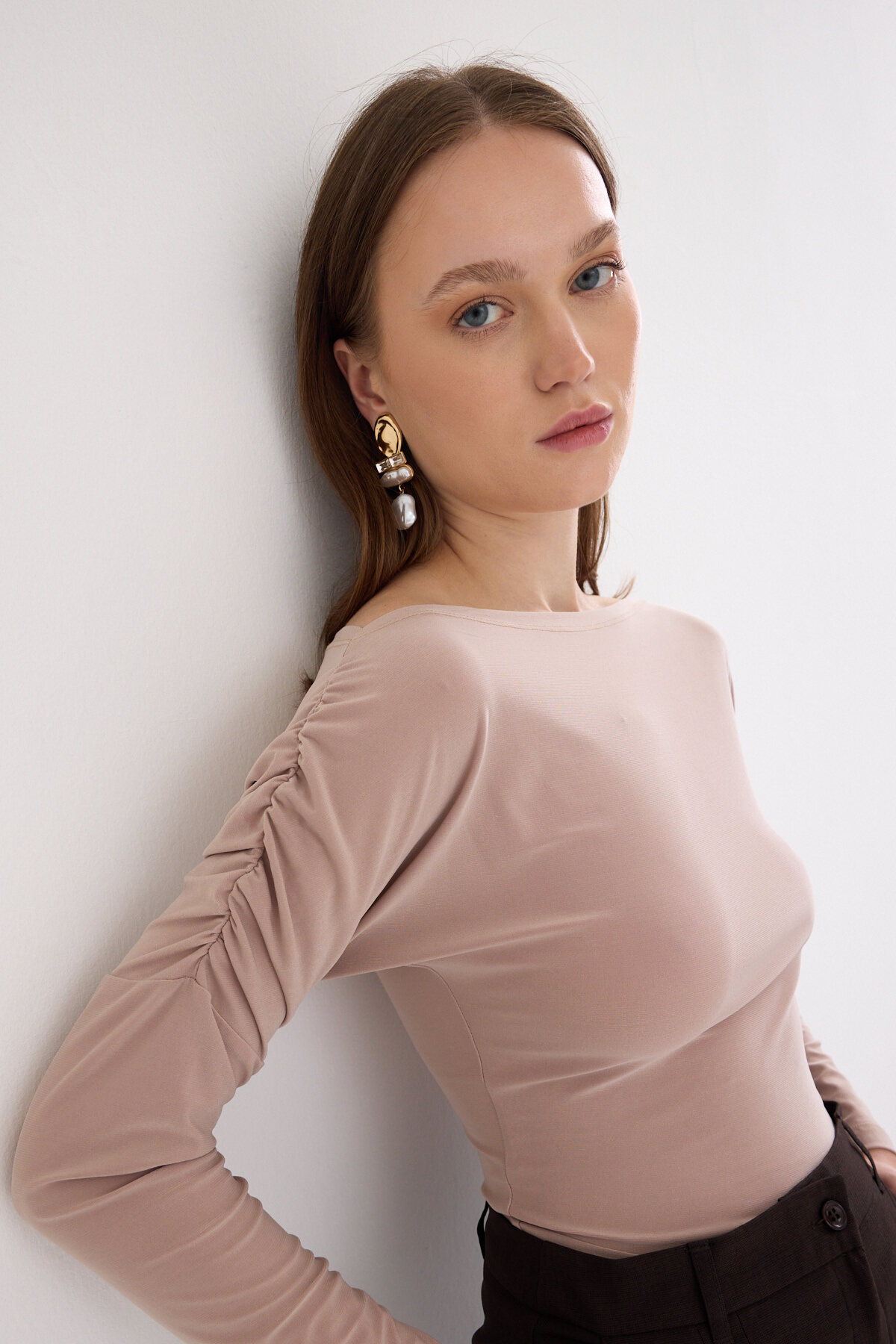 Bej Kayık Yaka Kol Büzgülü Bluz 2433 - 6