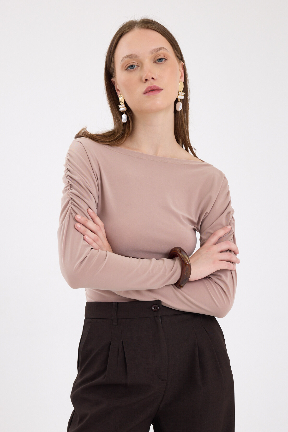 Bej Kayık Yaka Kol Büzgülü Bluz 2433 - 7