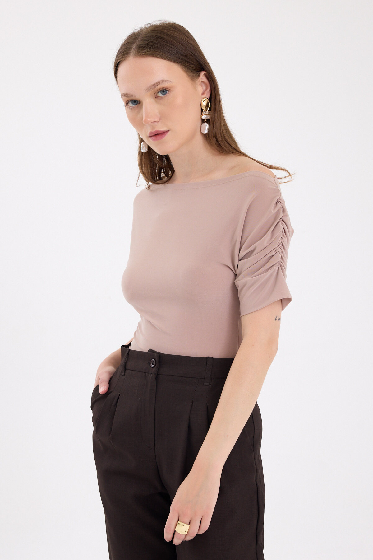 Bej Kayık Yaka Kol Büzgülü Bluz 2515 - 2