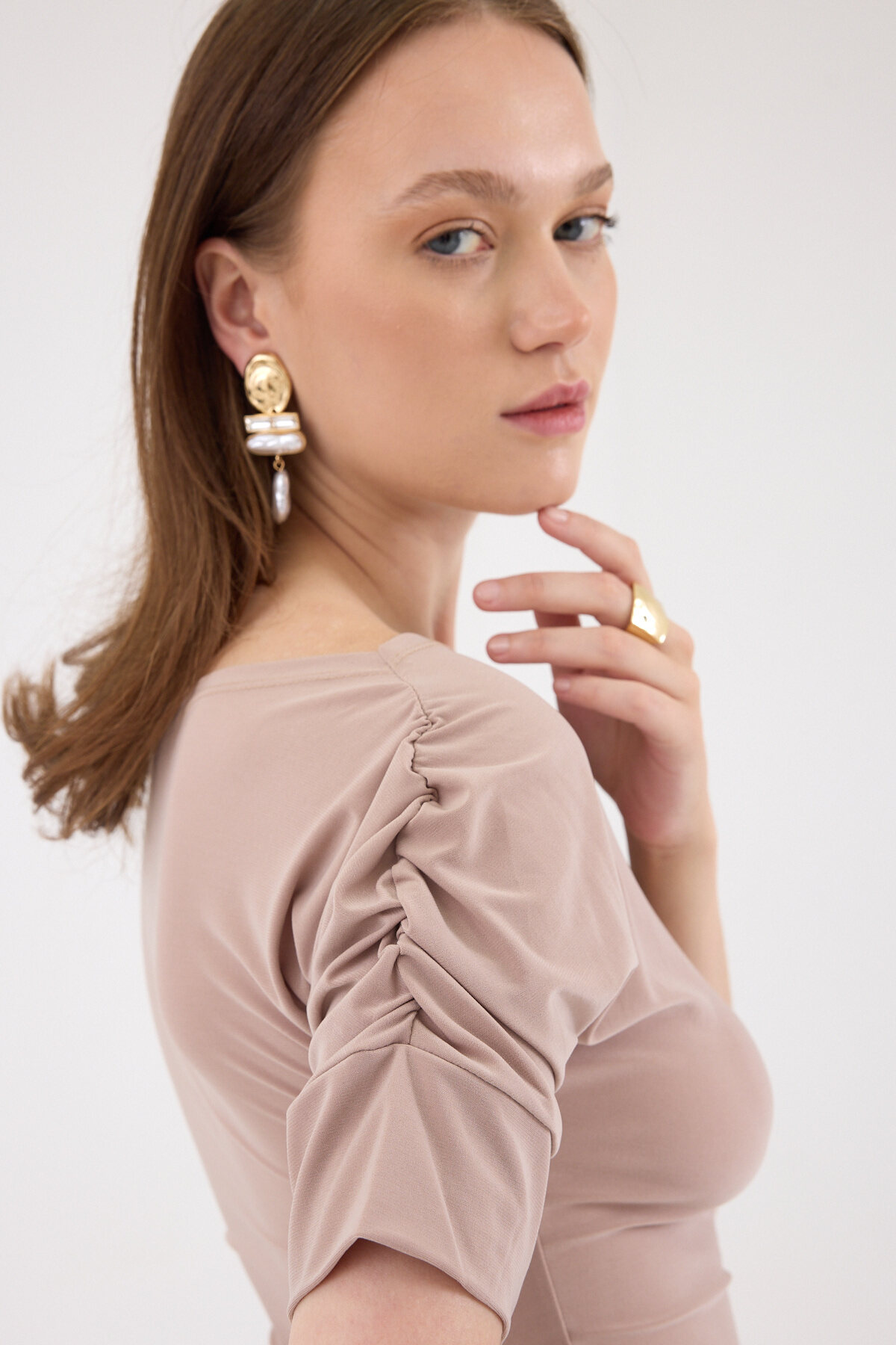 Bej Kayık Yaka Kol Büzgülü Bluz 2515 - 4