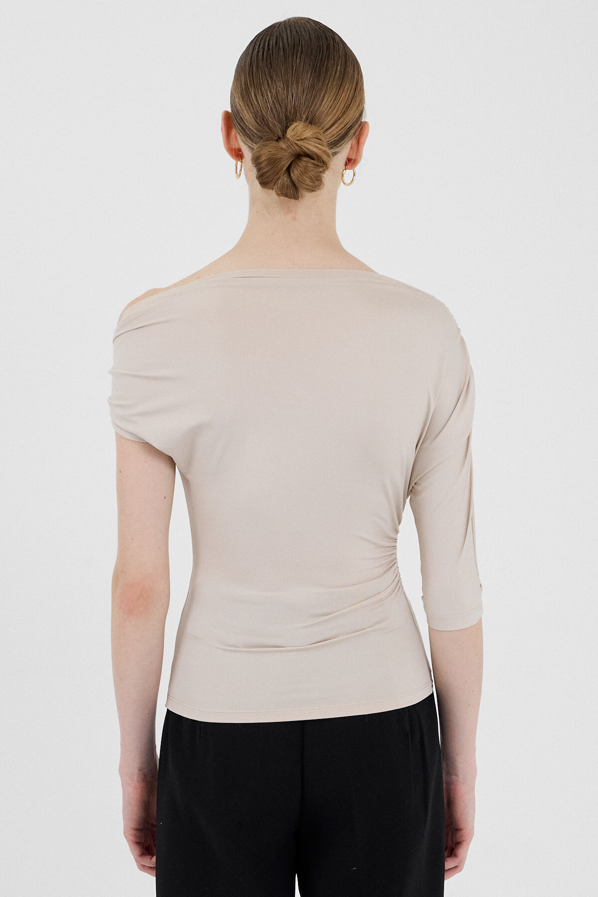 Bej Omuz Aksesuar Detaylı Yarım Kol Bluz 2490 - 5