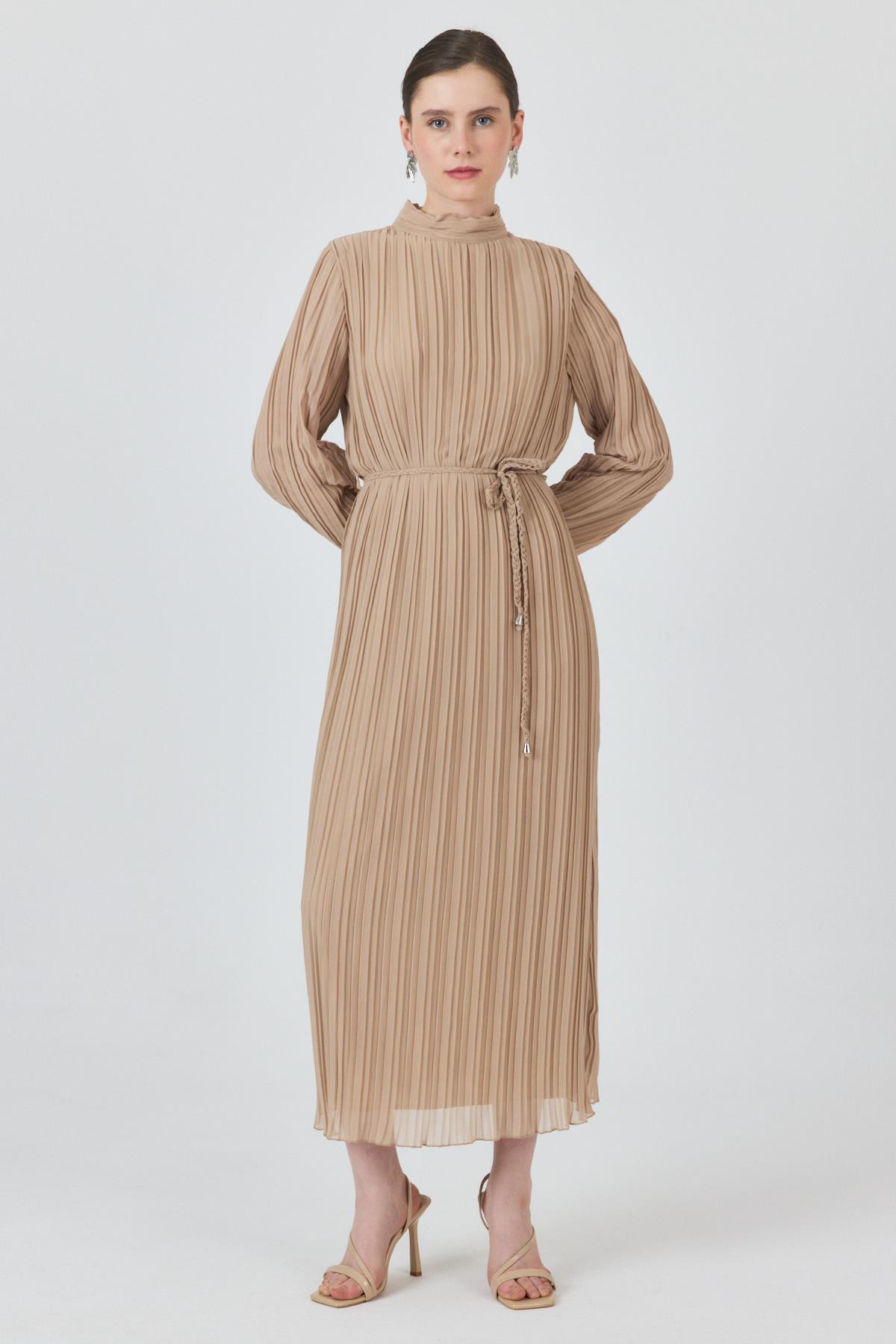 Bej Pileli Uzun Kollu Kemer Detaylı Midi Boy Elbise 020 - 8