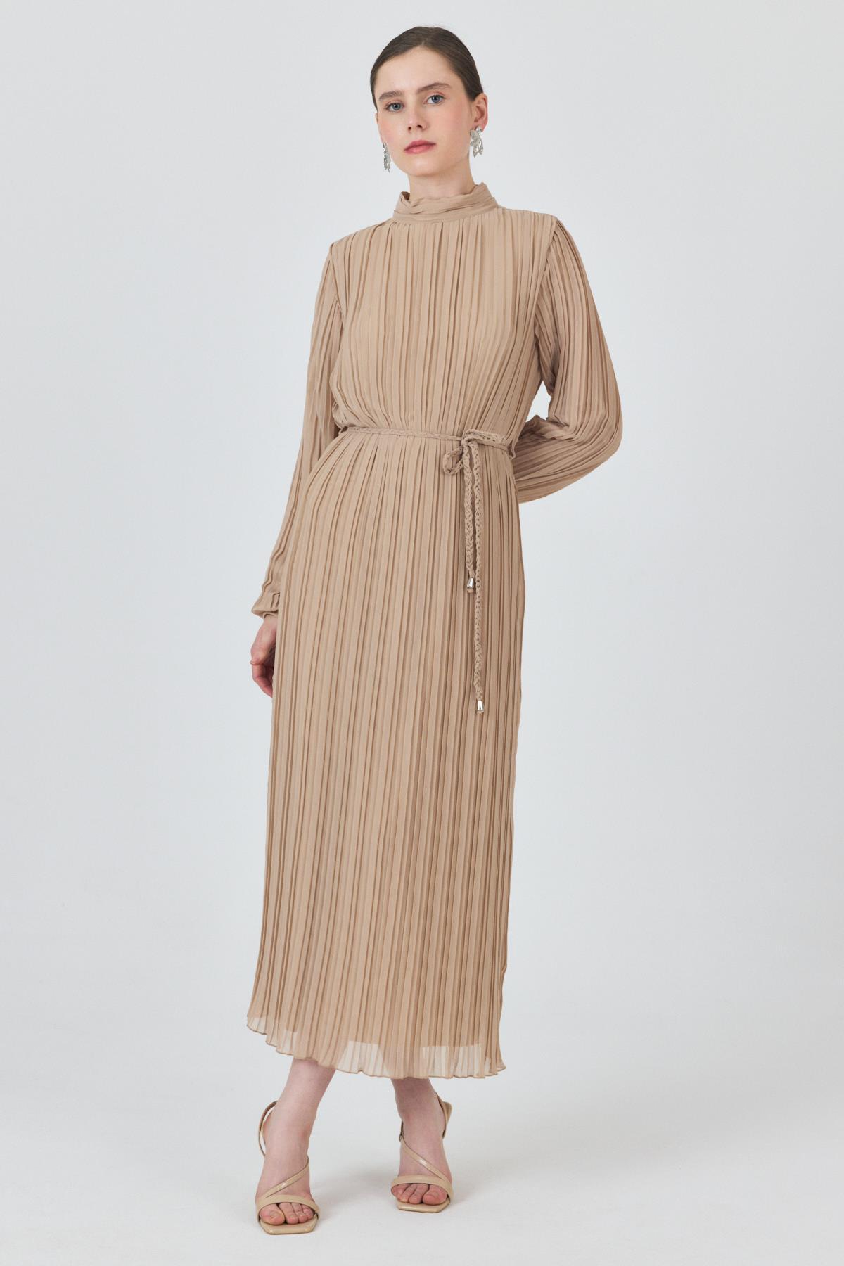 Bej Pileli Uzun Kollu Kemer Detaylı Midi Boy Elbise 020 - 6