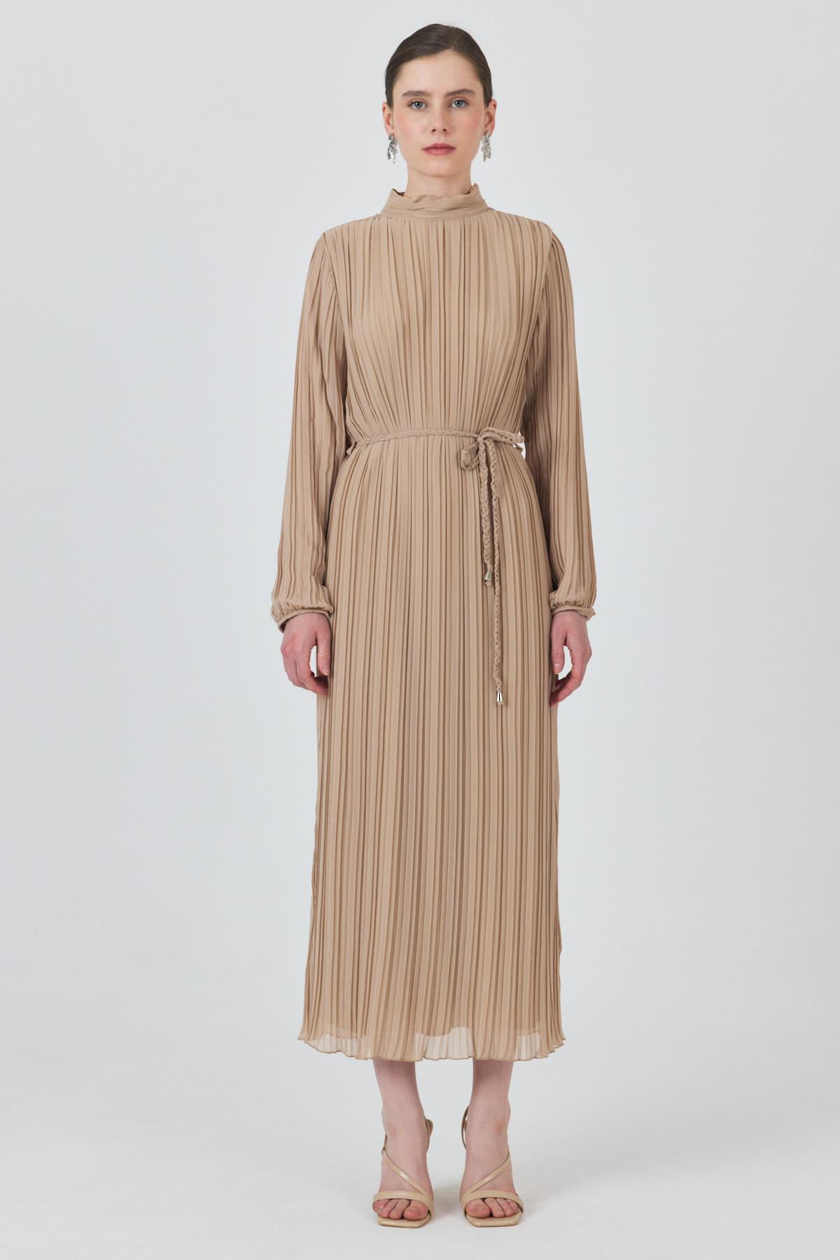 Bej Pileli Uzun Kollu Kemer Detaylı Midi Boy Elbise 020 - 3