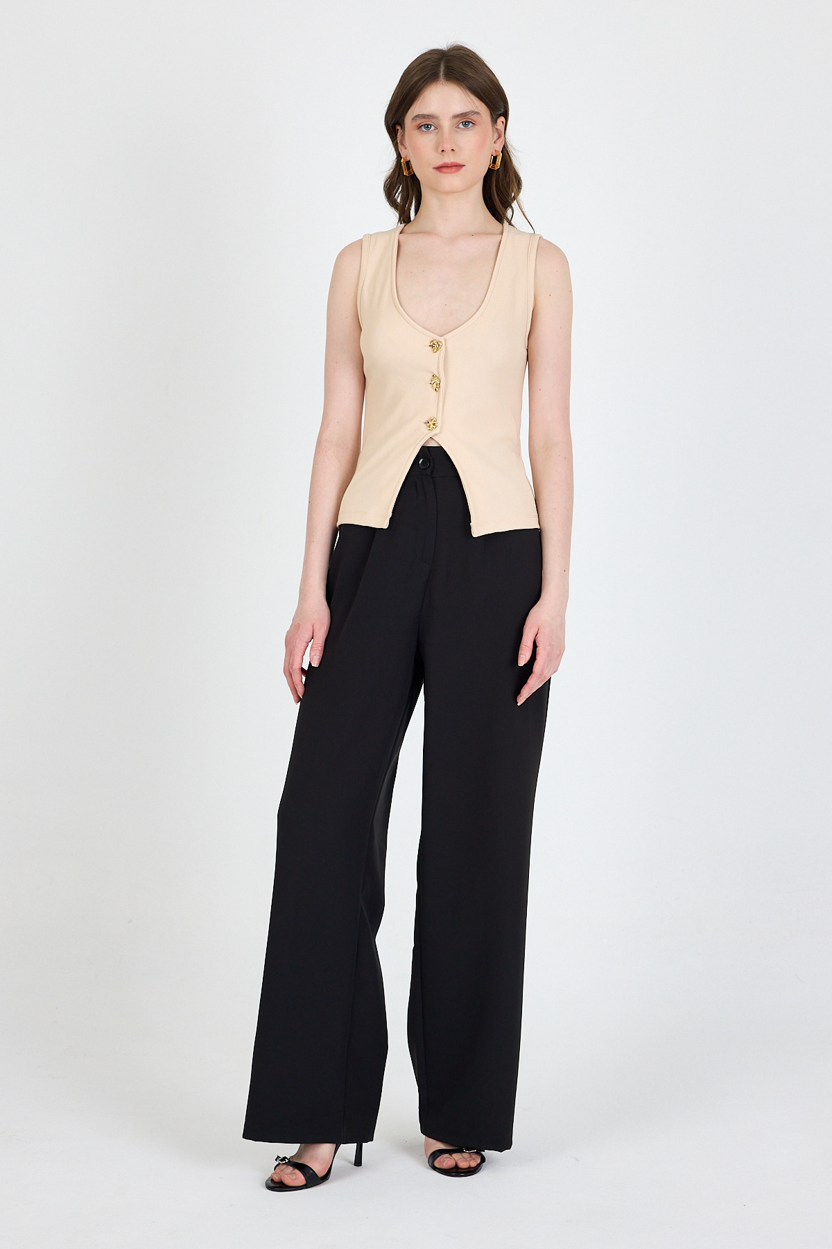 Bej V Yaka Düğme Detaylı Kolsuz Bluz 018 - 3