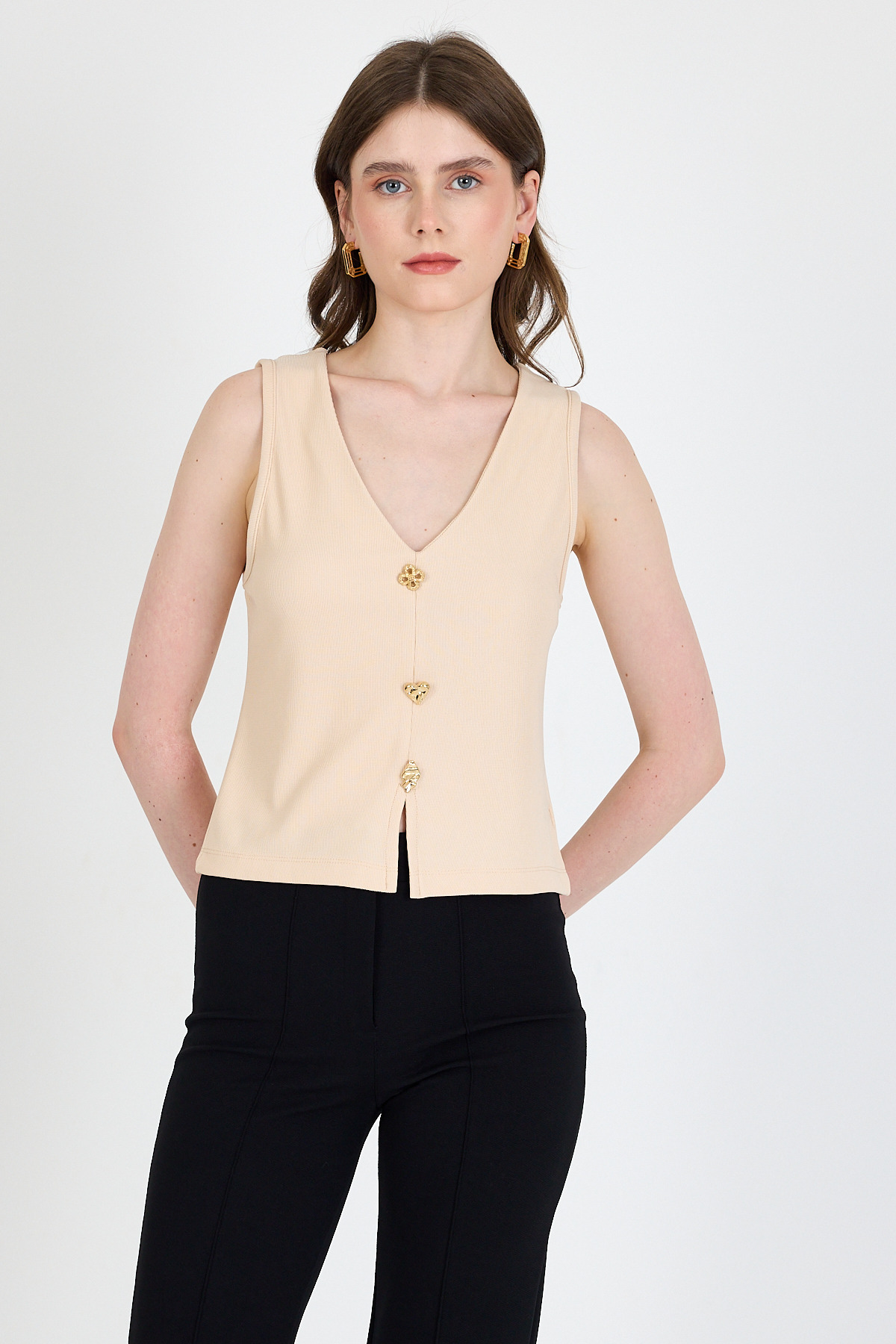Bej V Yaka Düğmeli Kolsuz Bluz 019 
