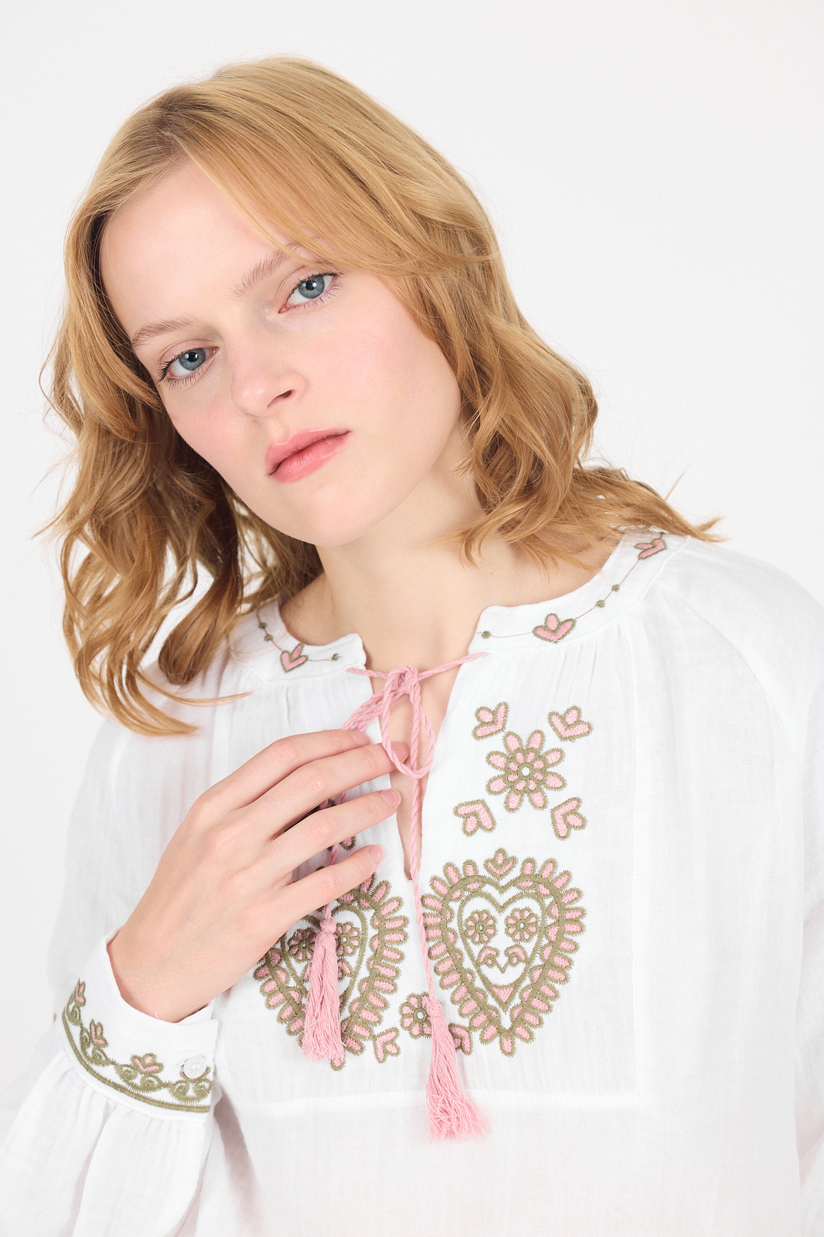 Beyaz %100 Pamuk Etnik Nakış Detaylı Müslin Gömlek 6323 - RAYS