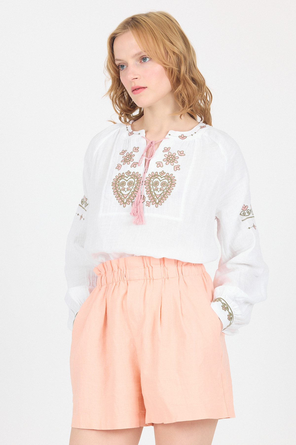 Beyaz %100 Pamuk Etnik Nakış Detaylı Müslin Gömlek 6323 