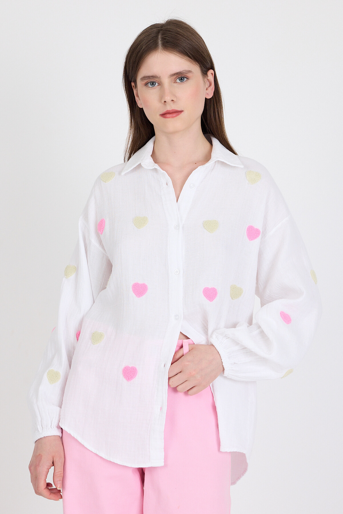Beyaz %100 Pamuk Kalp Nakışlı Gömlek 4797A - 1