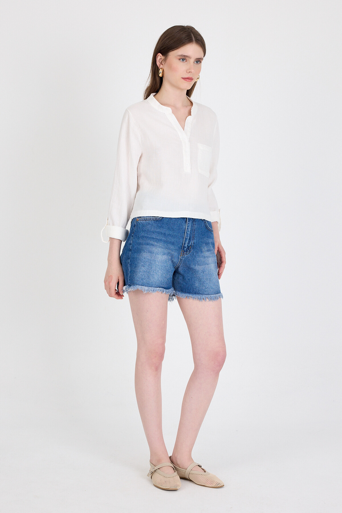 Beyaz %100 Pamuk Keten Görünümlü Hakim Yaka Crop Gömlek 4702A - RAYS