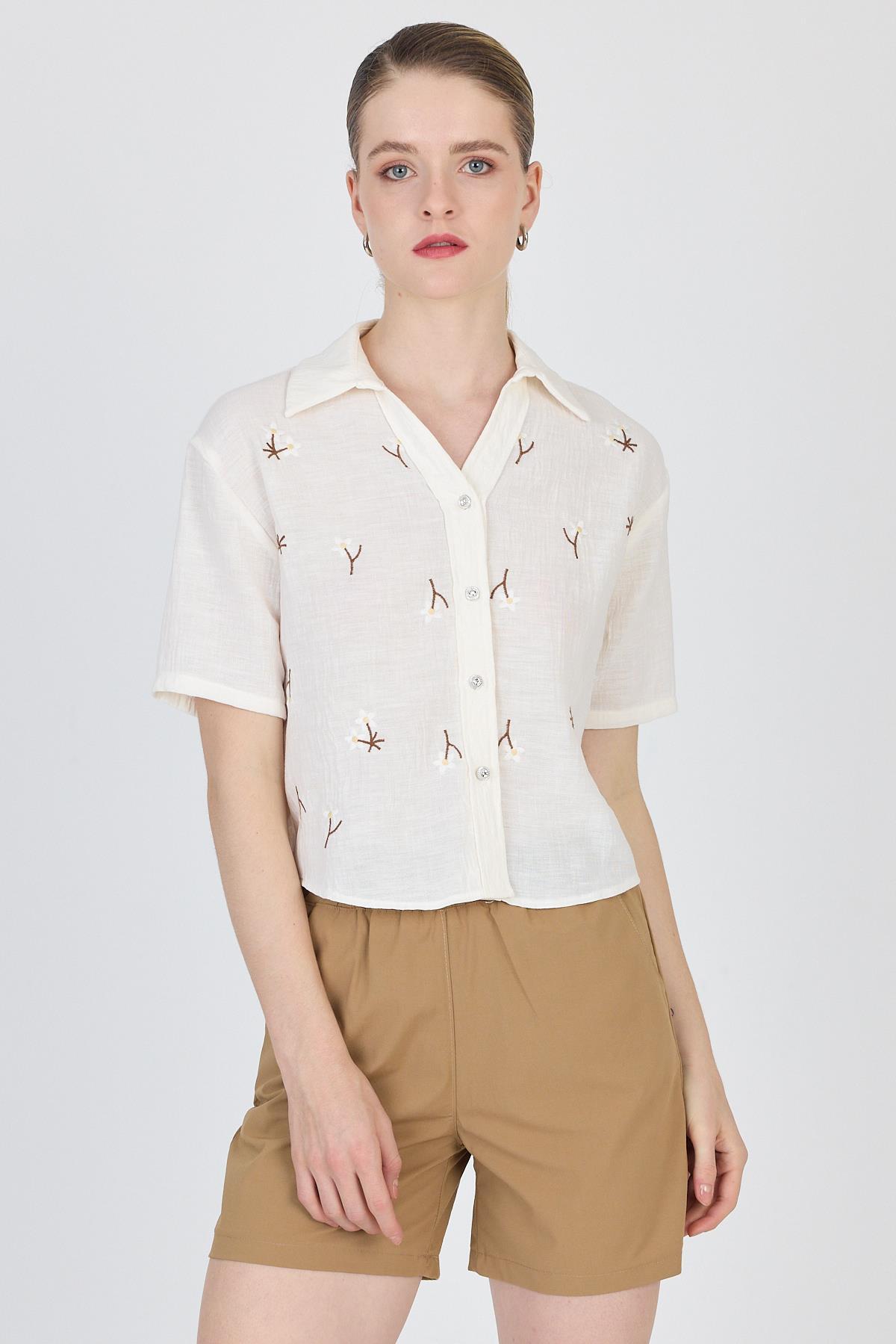 Beyaz %100 Pamuk Kısa Kollu İşleme Detaylı Gömlek 4827 - 2